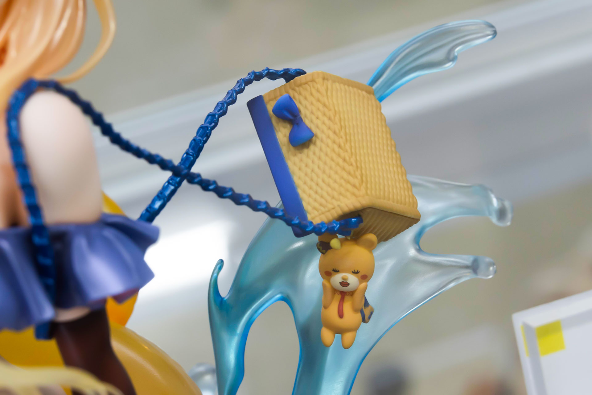 バッグの紐のねじれもオリジナルのイラスト通りだ