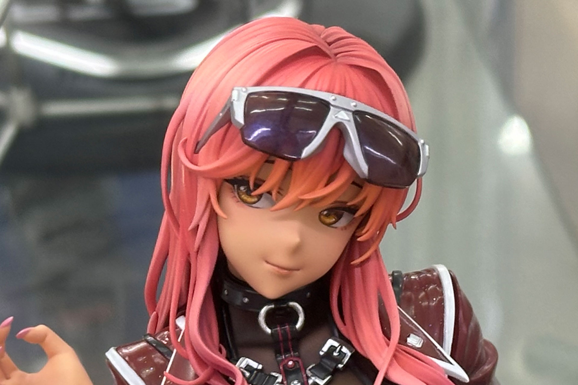 大きめのサングラスも欠かせないアイテムのひとつだ