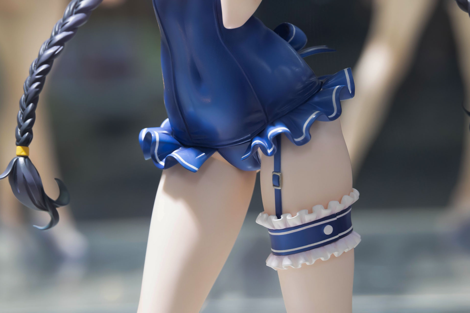 ぴっちりとした水着でボディラインが良く出ている