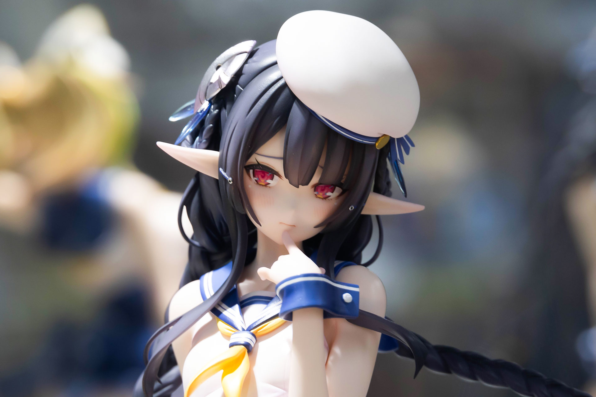 少し戸惑った表情がかわいらしいアネット