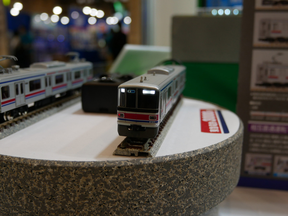 先頭車両テールライト