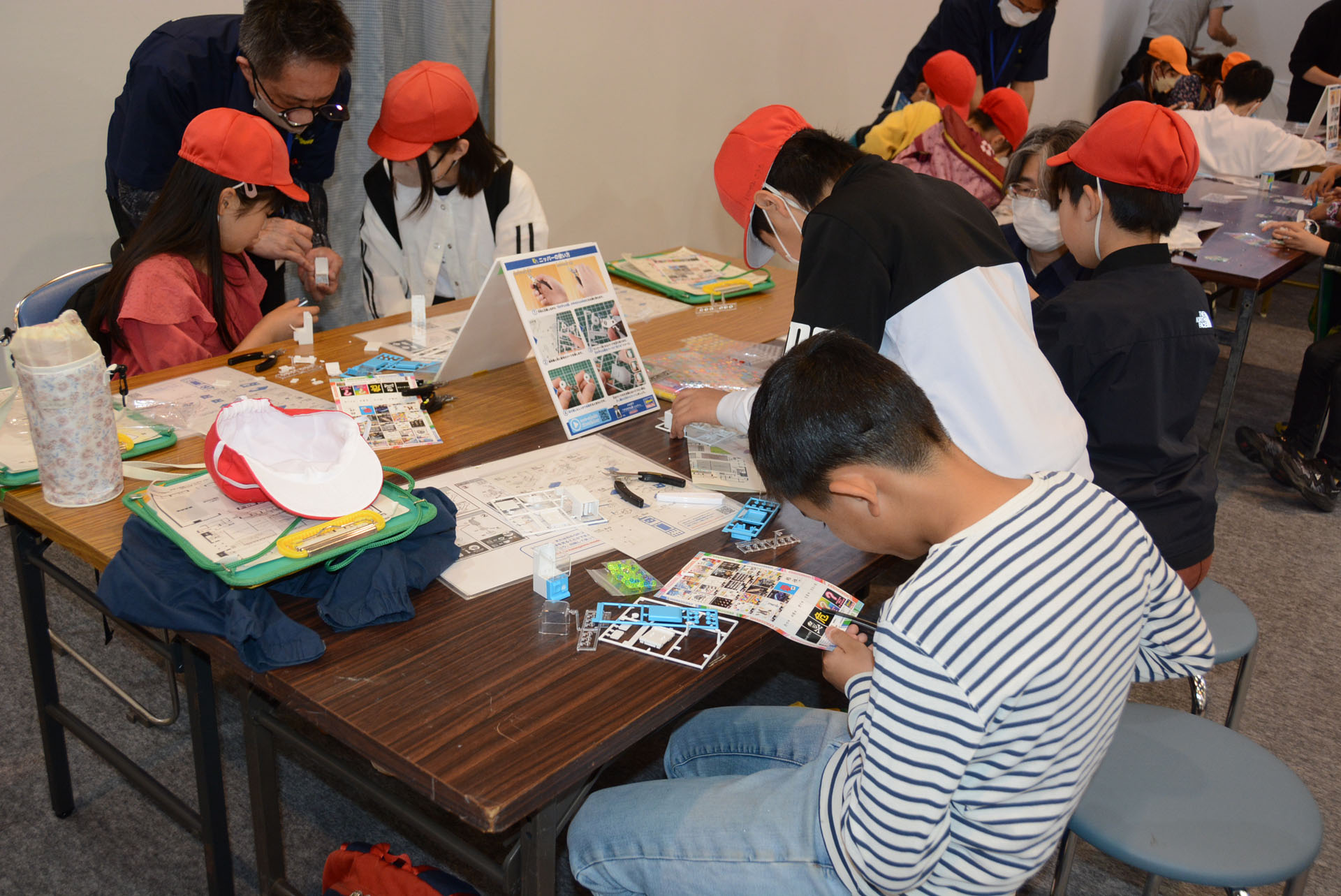 ハセガワも今回用にシンプルでかわいらしい体験プラモデルを容易