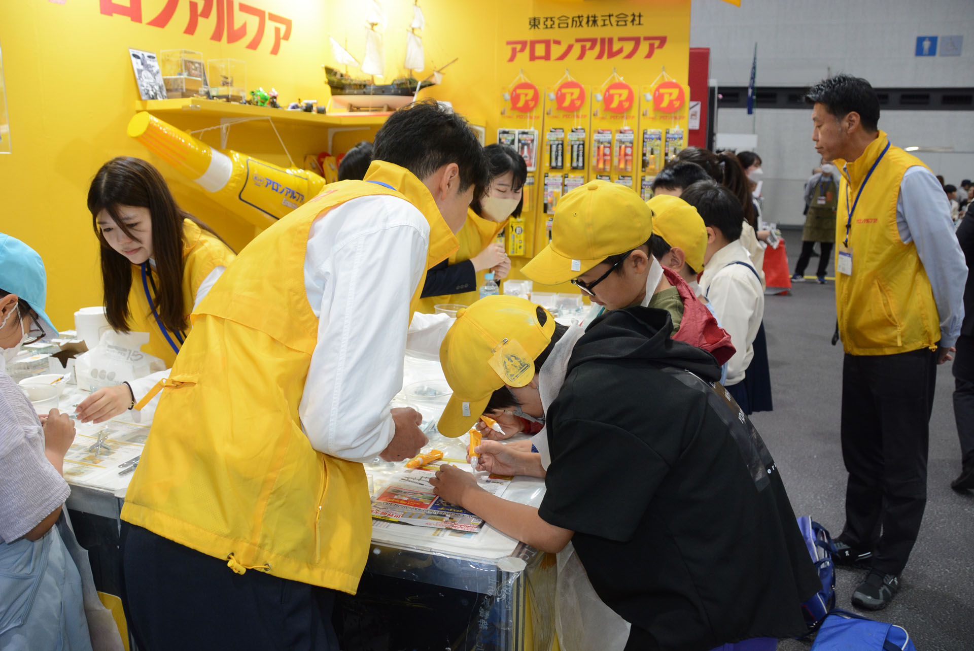 アロンアルファは瞬間接着剤を体験できる