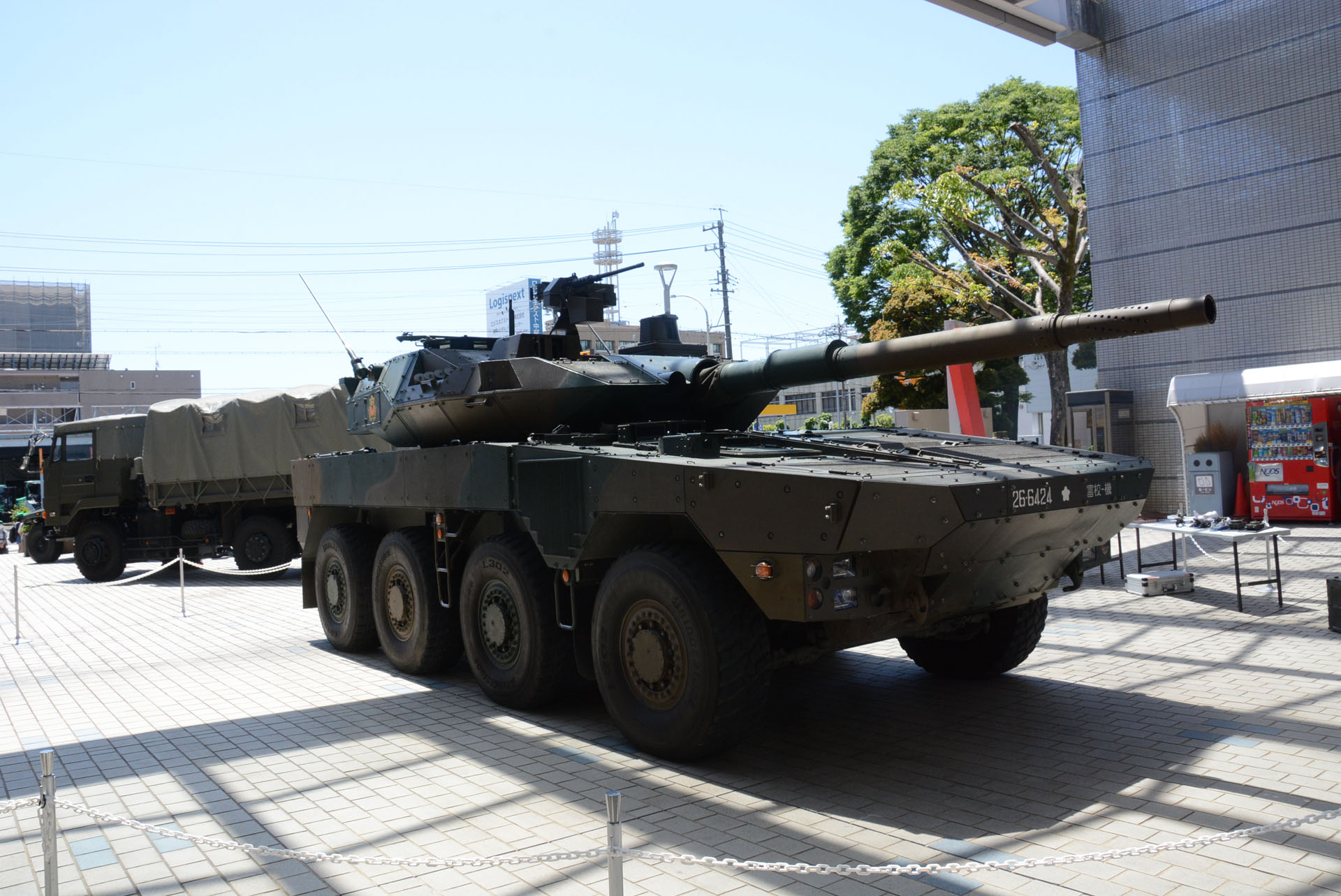 エンジンをかけ、砲塔を動かすデモンストレーションも