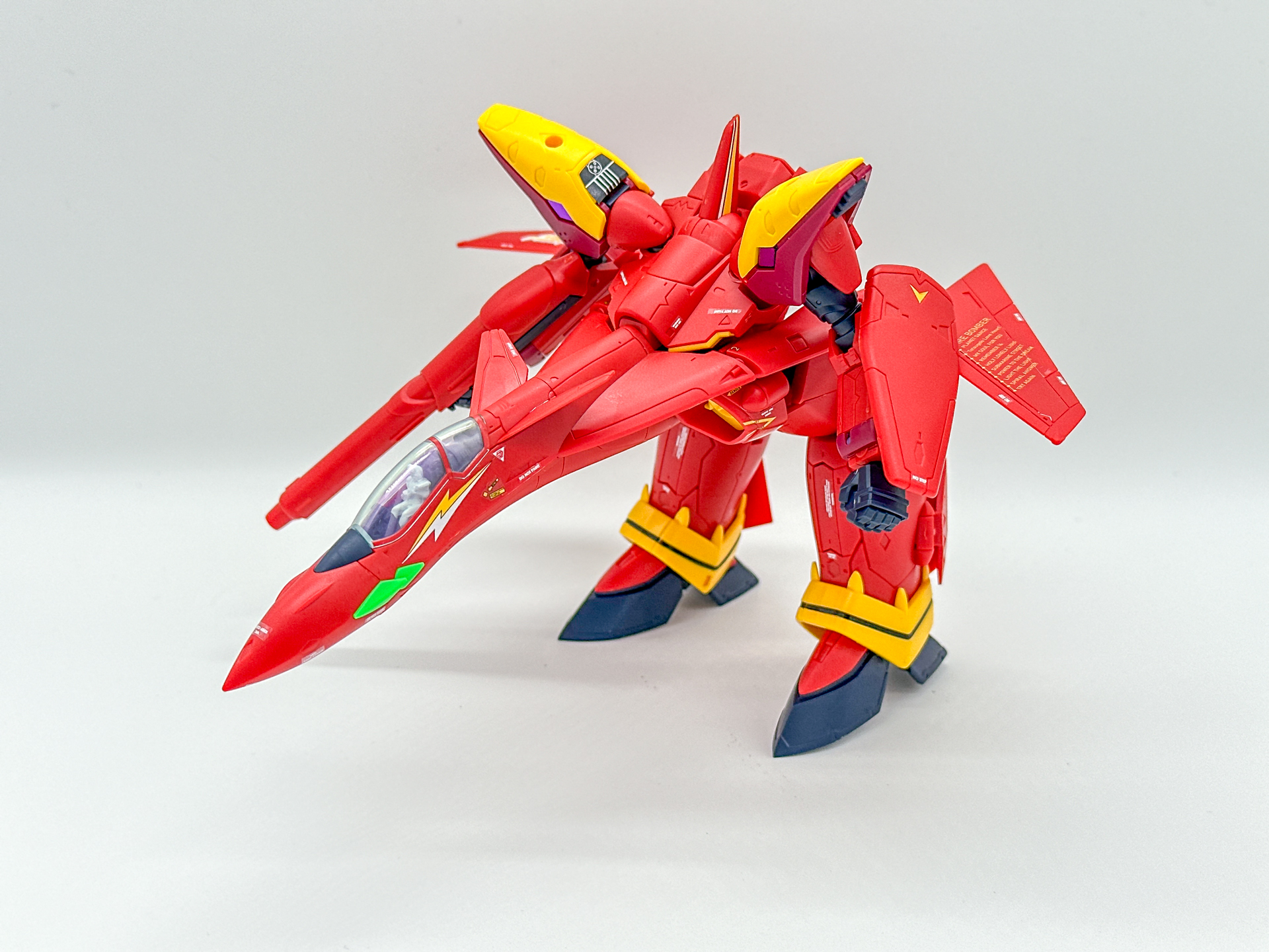 VF-19改のガウォーク形態。