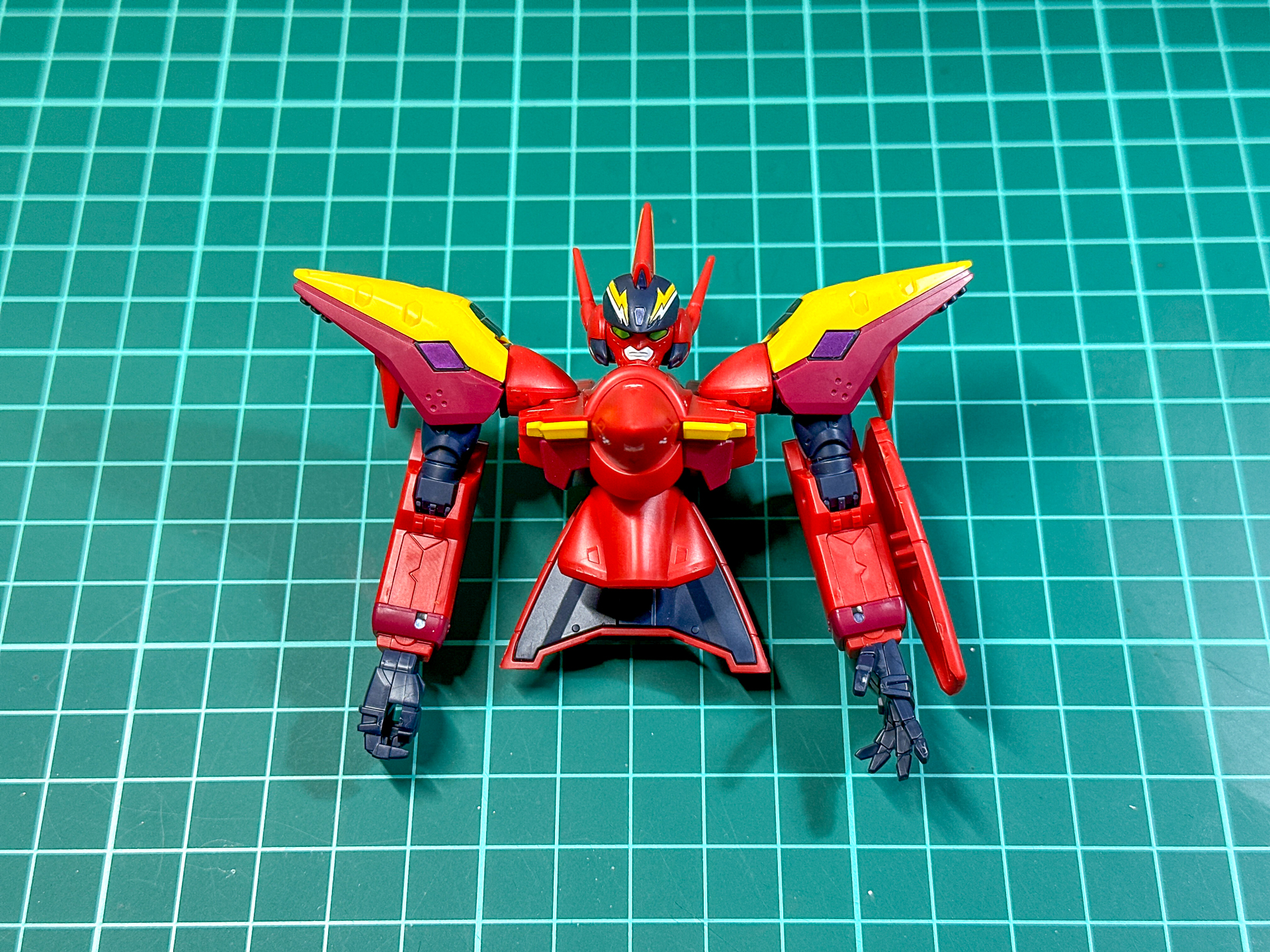 組み立てが完了した上半身。これら上半身パーツはバトロイド時とガウォーク時に使用します。