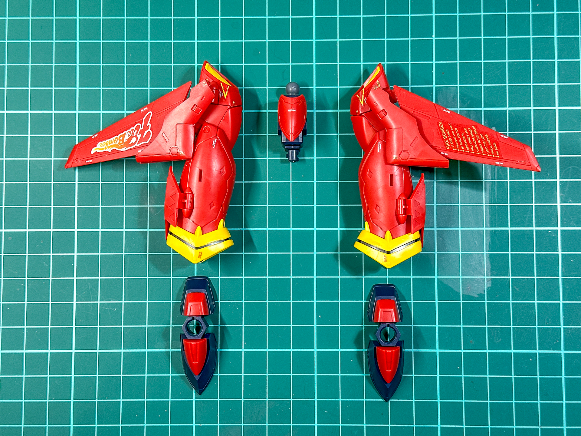 下半身を構成する各部パーツ。各部の接続はボールジョイントによる接続となっています。