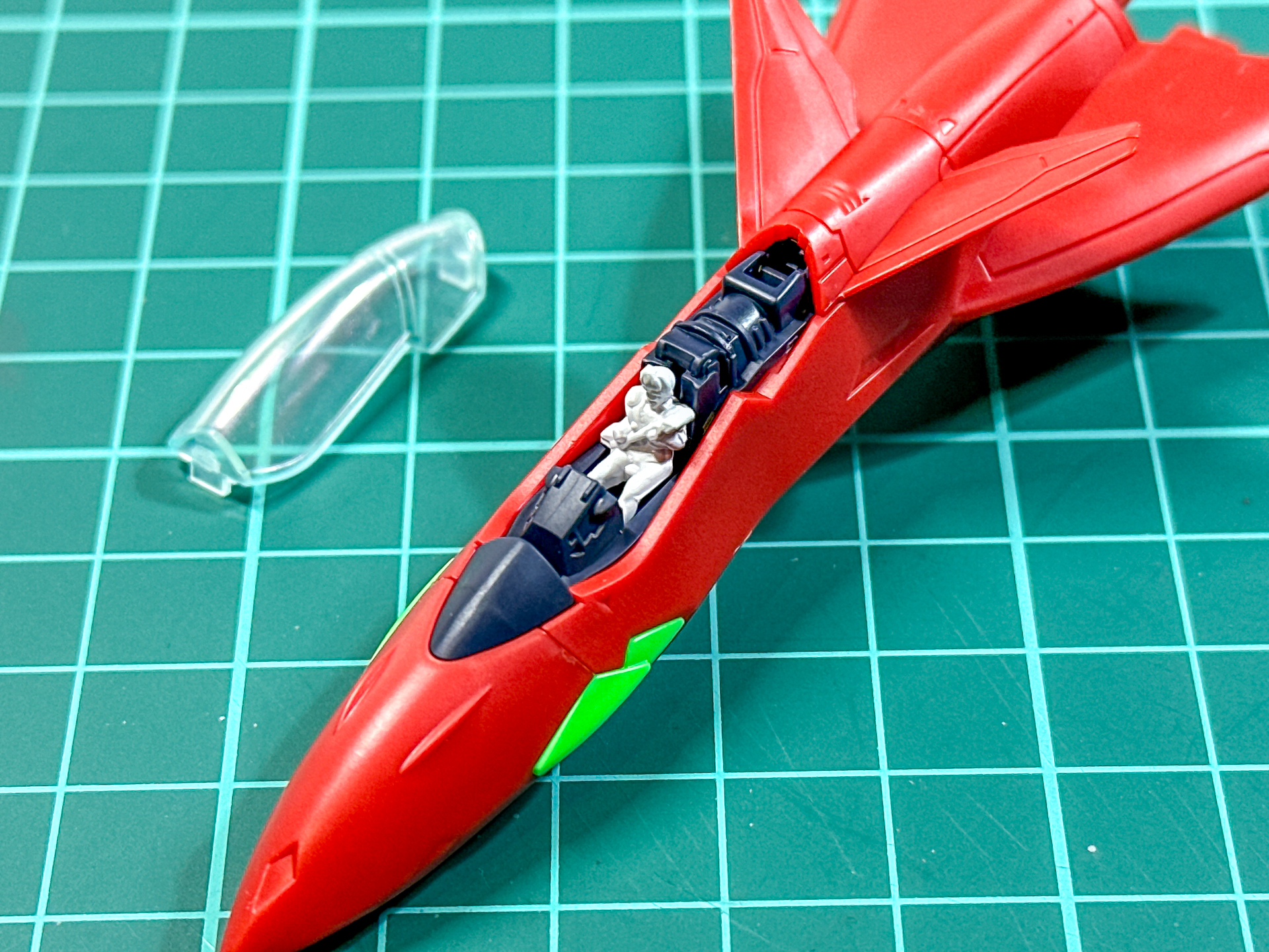 コックピットには熱気バサラフィギュアが座っています。