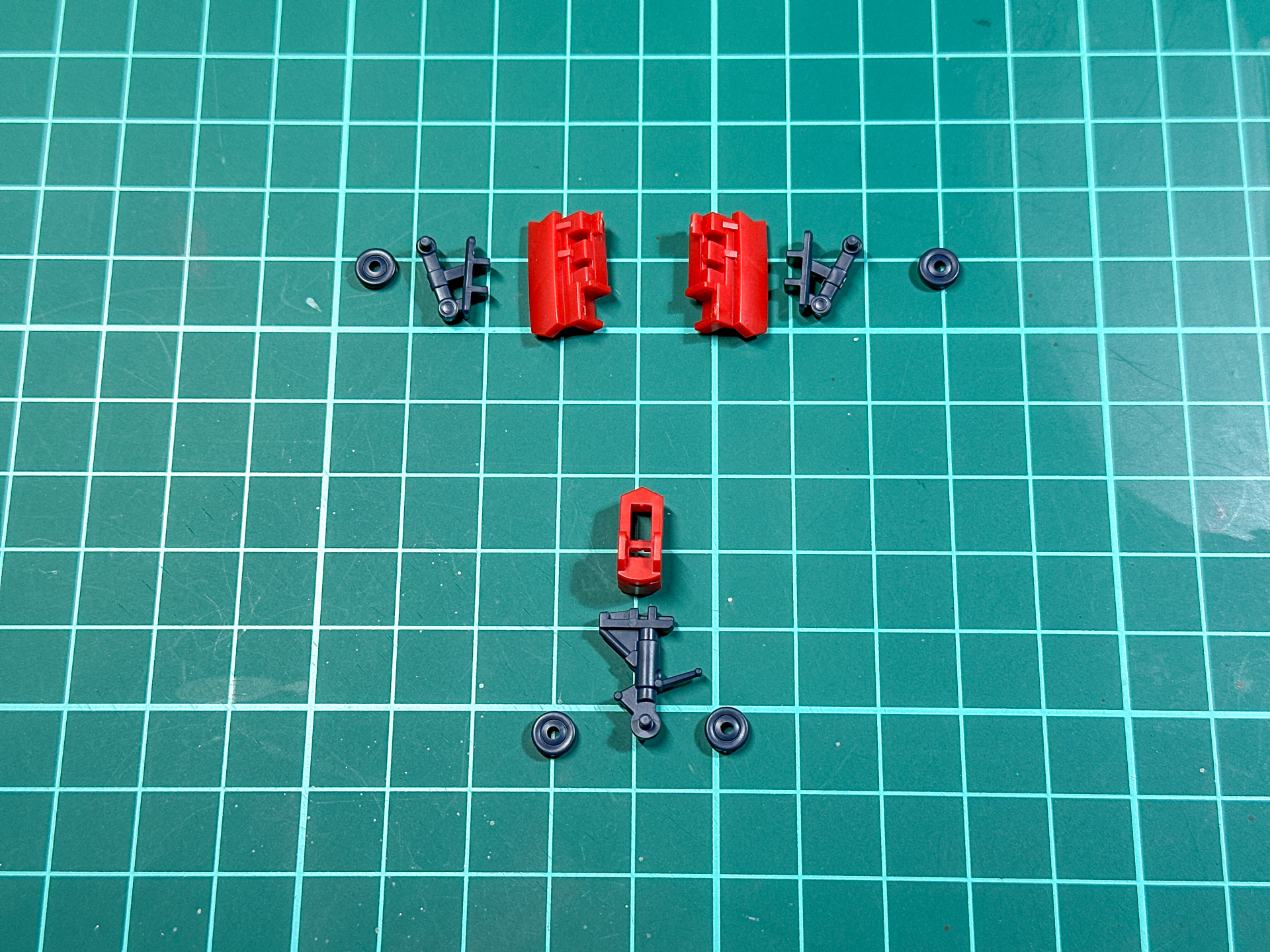 組み立て前のランディングギア。タイヤは別パーツによる再現となっています。