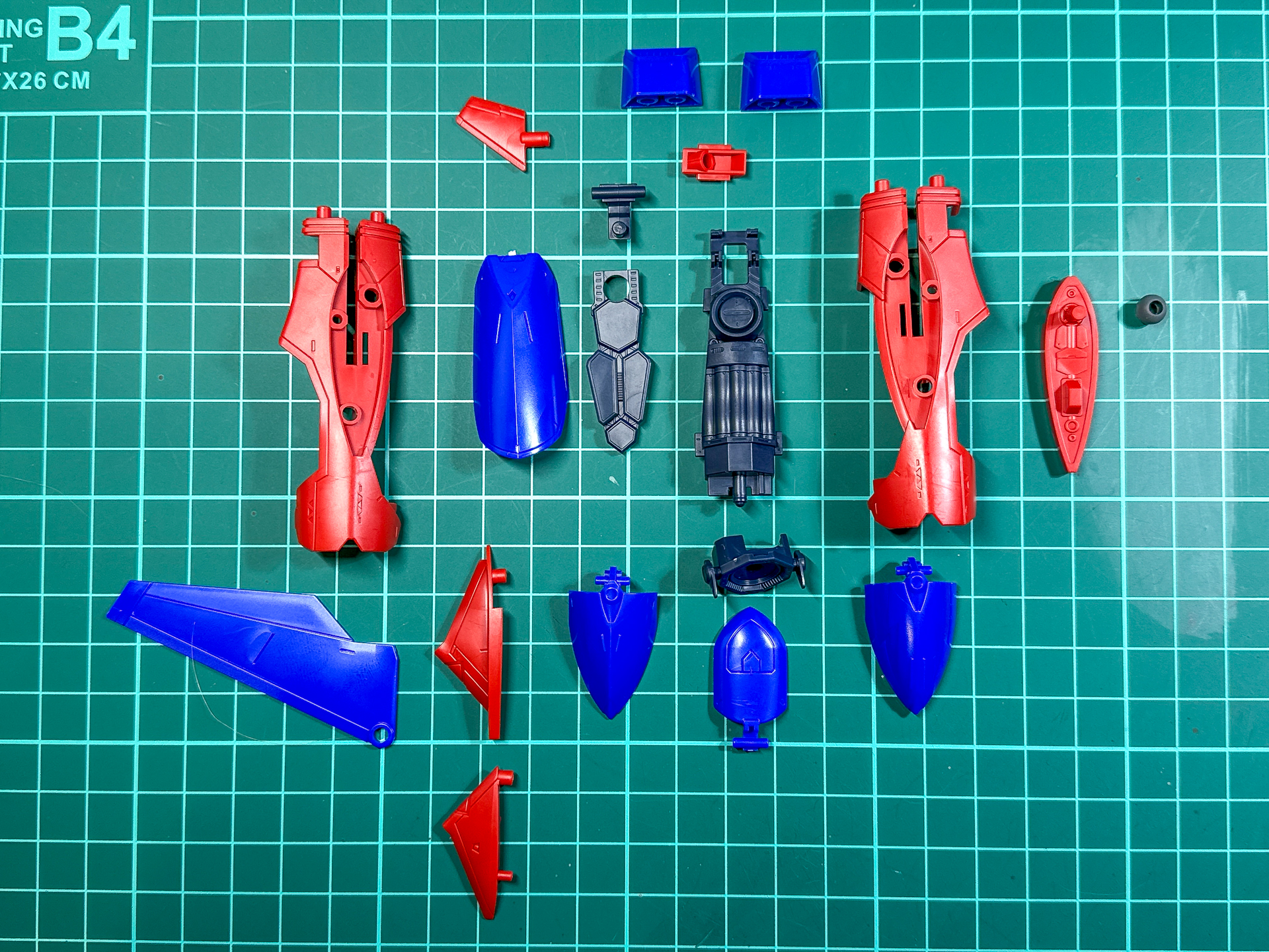 組み立て前のスピーカーパーツ。全19パーツにて構成されています。