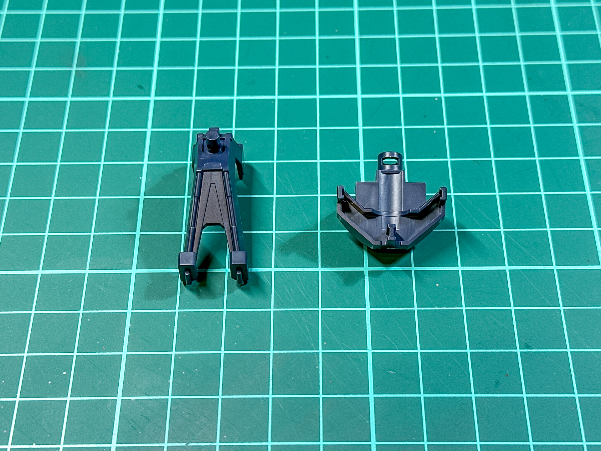 サウンドブースター接続用ジョイント。ファイター時とバトロイド時の2種類が付属します。