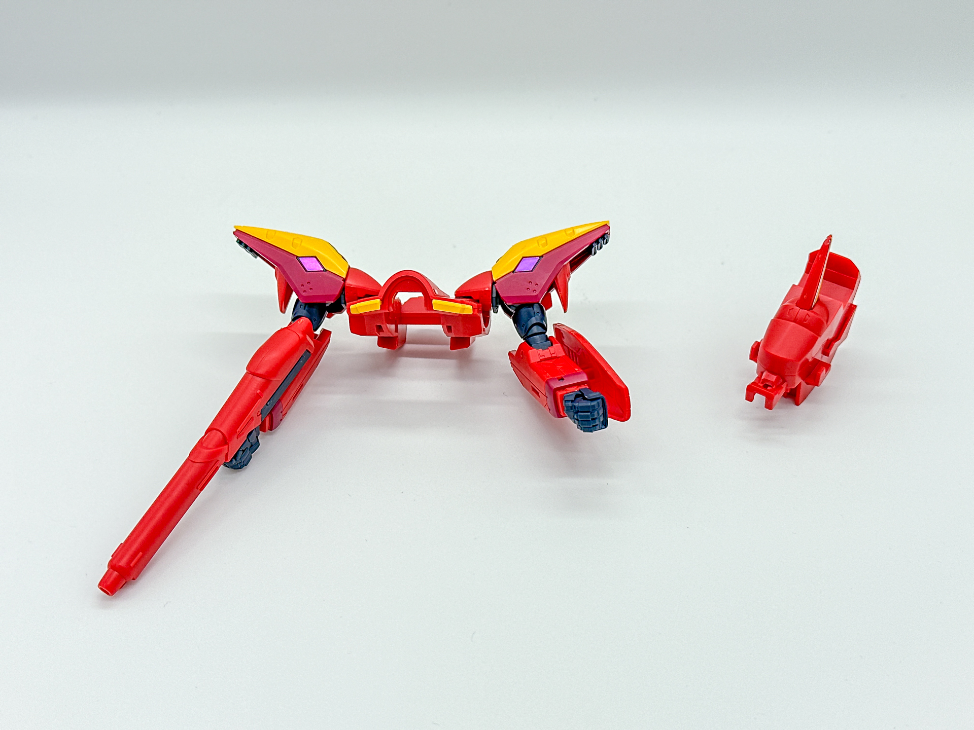 上半身パーツにガウォーク時腹部パーツを差し込みます。