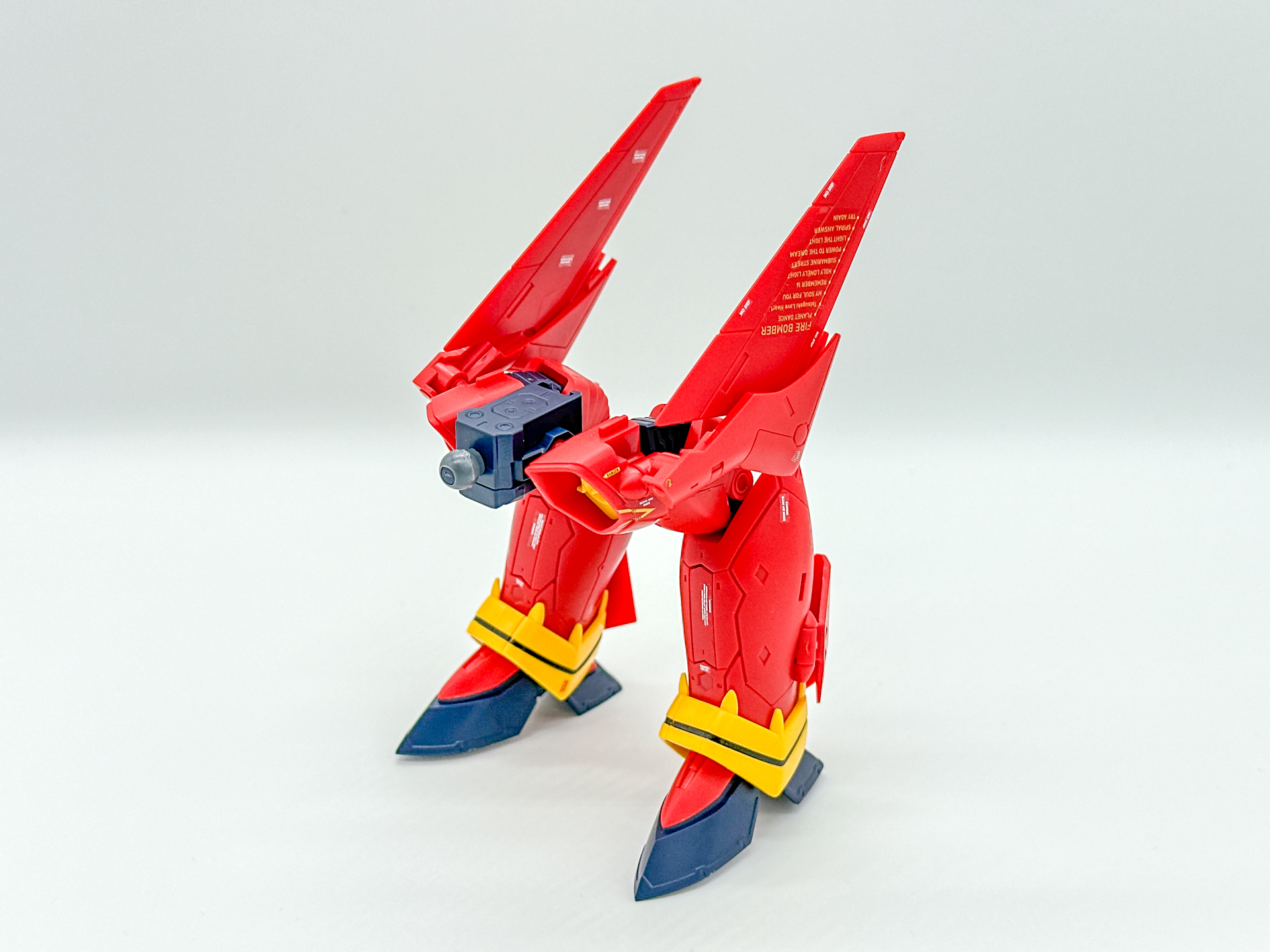 下半身の変形は各部関節を延長し、鳥脚状態に変形させます。