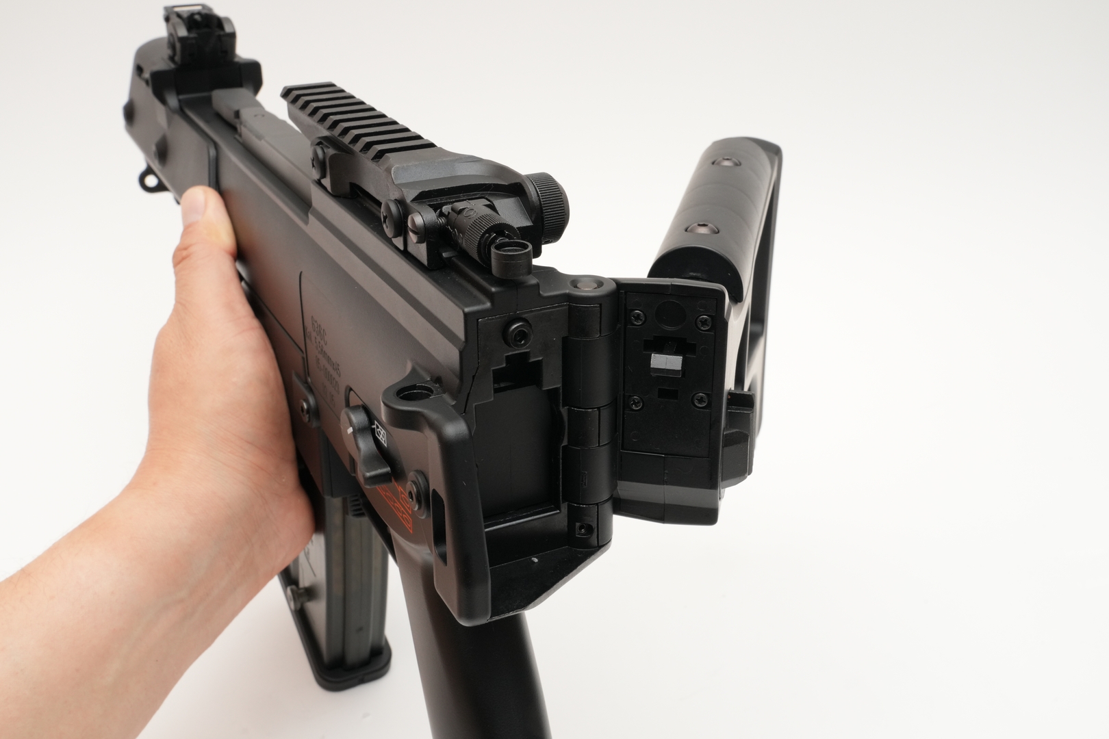 ストックは右方向に折り畳める