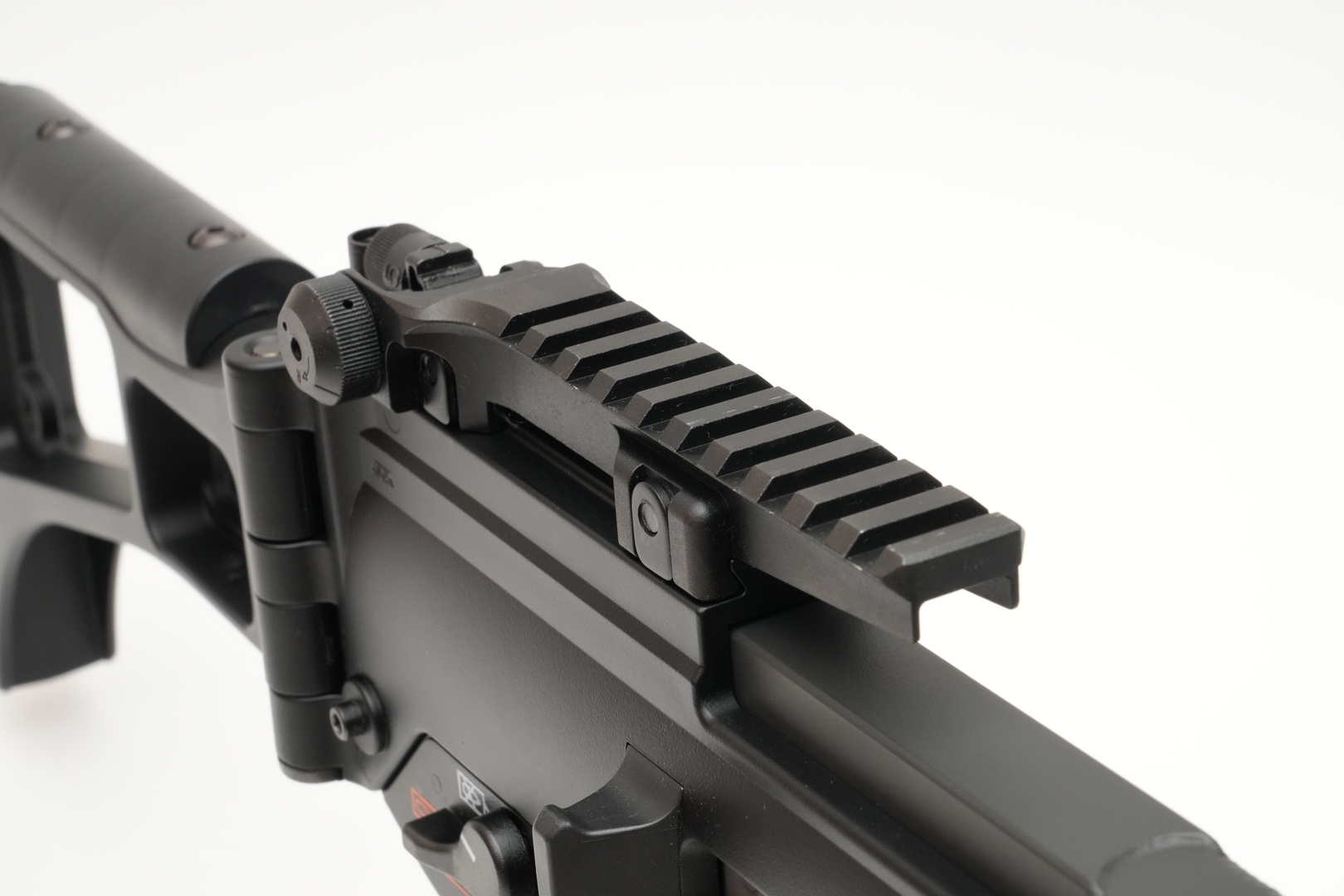 10スロットの20mmレールを標準装備