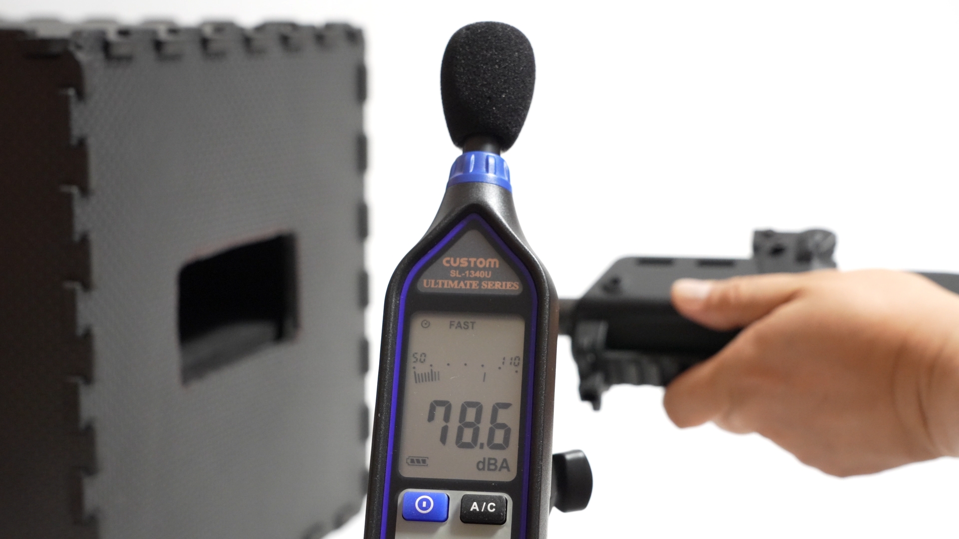 セミオート発射時の動作音は78.6～81.7dBA