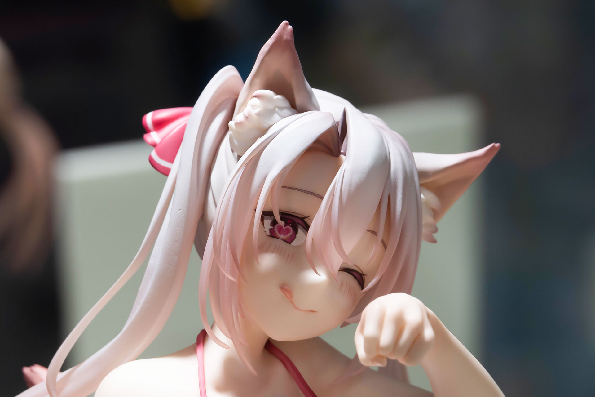 瞳の部分をよく見るとハートのマークが描かれている