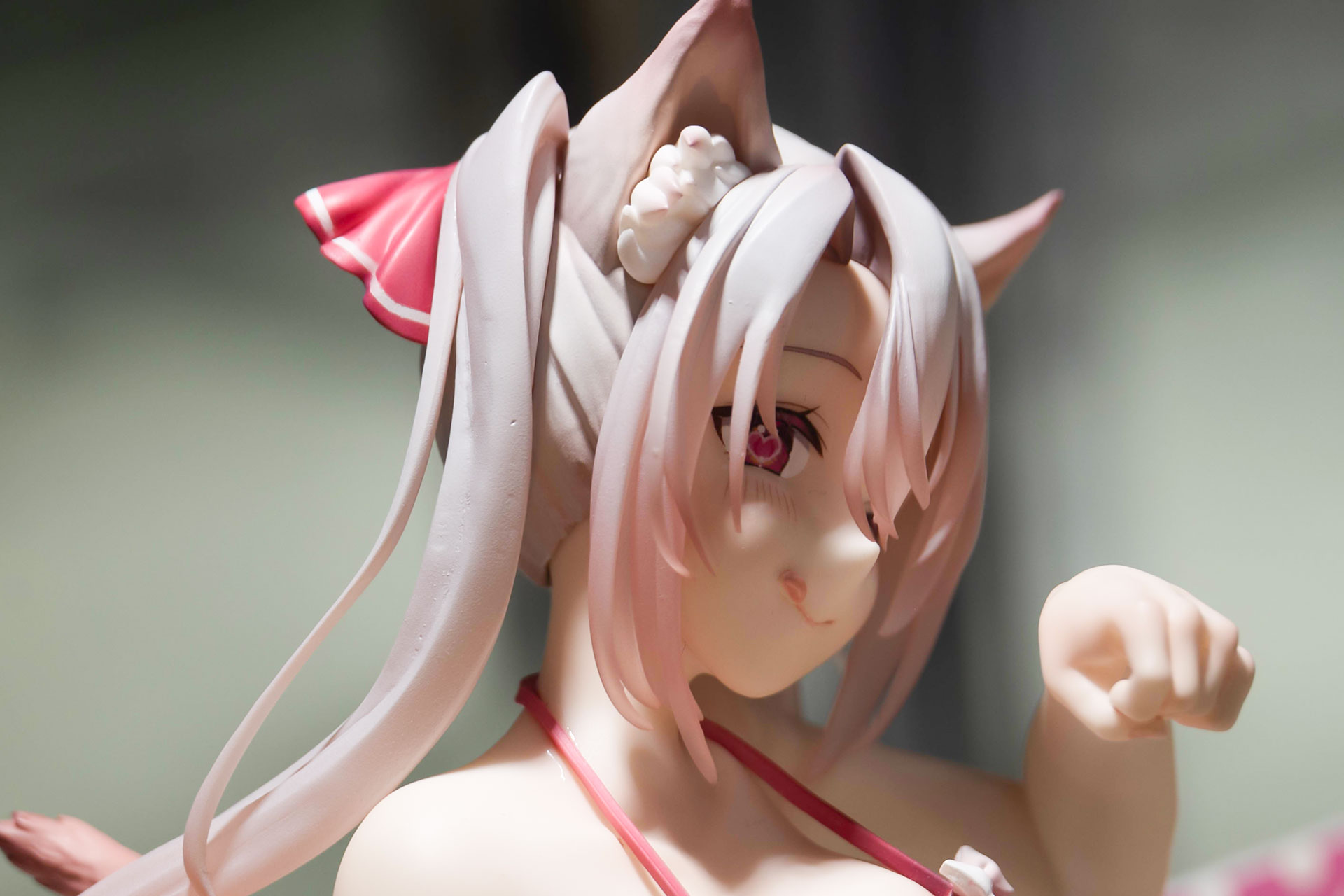 猫耳やリボンなどのアクセサリーなどいろいろと付けられており、かなり複雑な形状になっているのがわかる