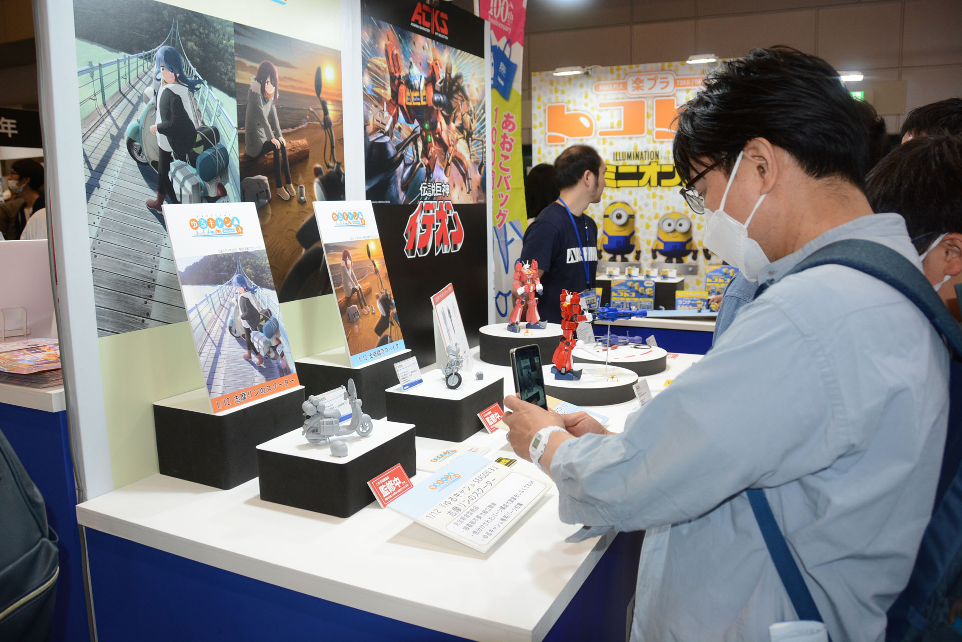 アオシマの販売コーナーは大盛況