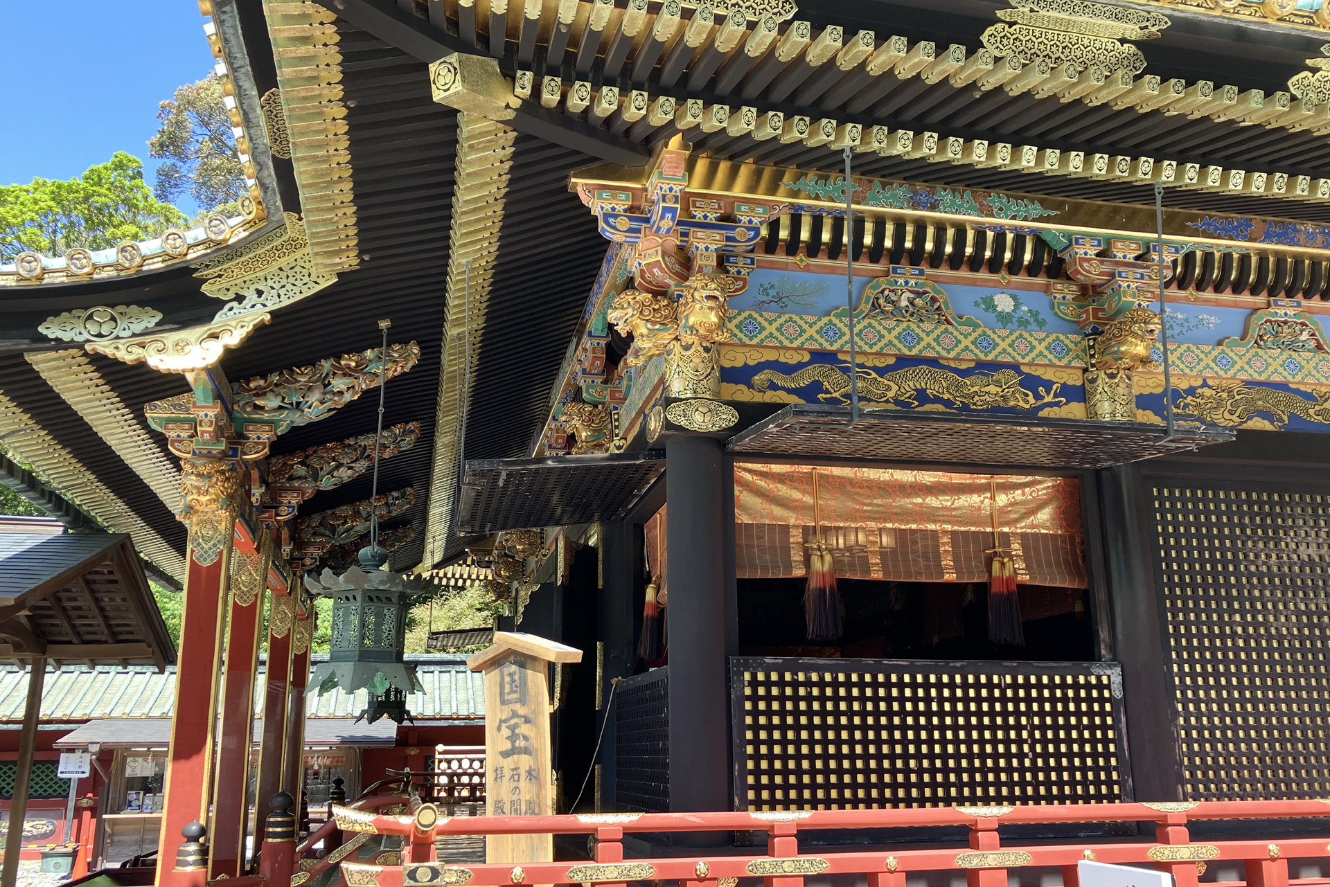 久能山東照宮の御社殿。きらびやかな装飾は毎度目を奪われてしまう（筆者は今回が2度目の参拝）