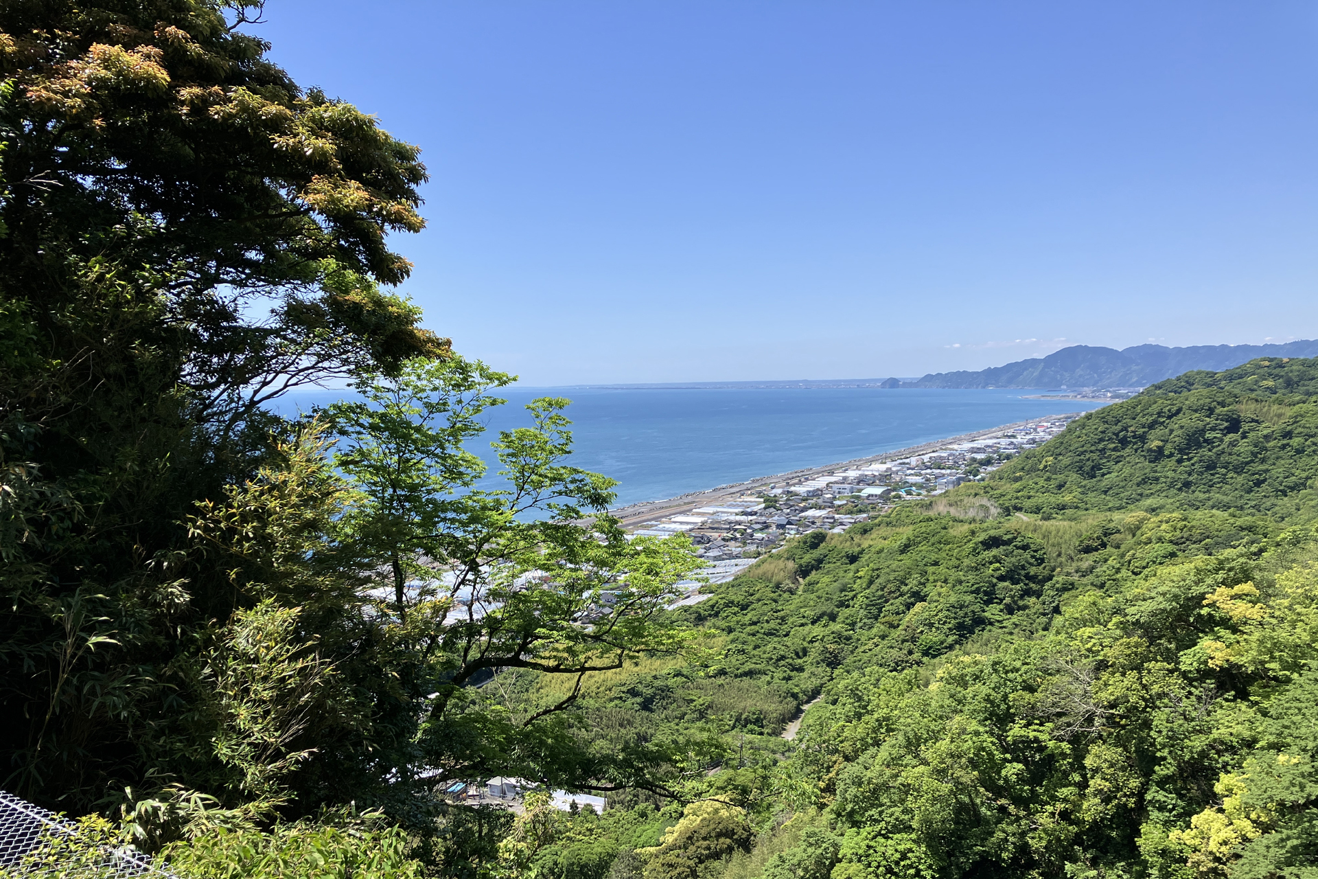 日本平と東照宮を繋ぐロープウェイや乗り場からは、駿河湾と静岡の街が見渡せる