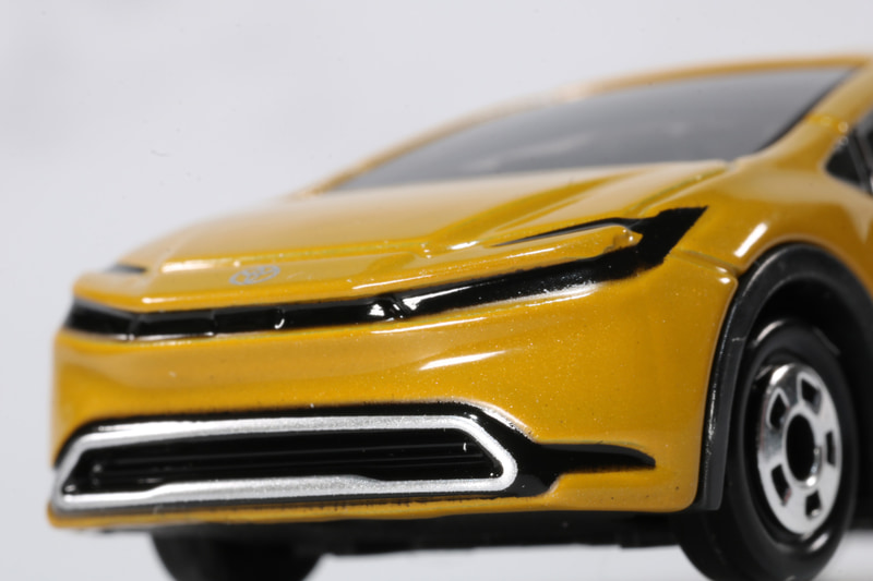 特徴的なBi-Beam LEDヘッドランプも再現