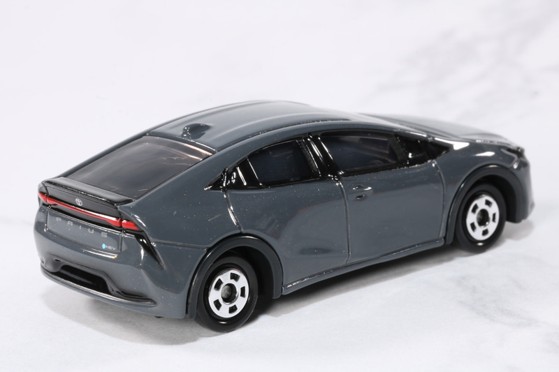 モノフォルムシルエットもしっかり再現されている