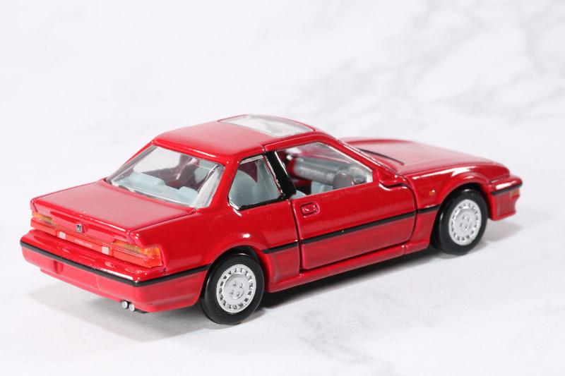 特徴的な直角的なラインとなっている