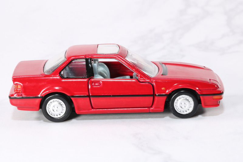 特徴的な直角的なラインとなっている