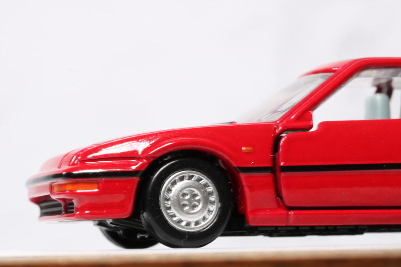 リトラクタブルのライトのモールドも入っている