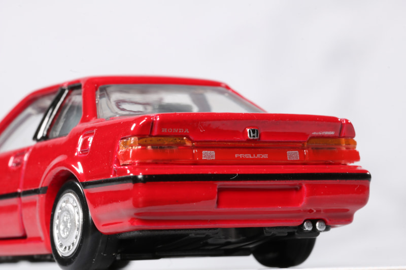 リアは四角いフォルムでオーソドックスなデザイン