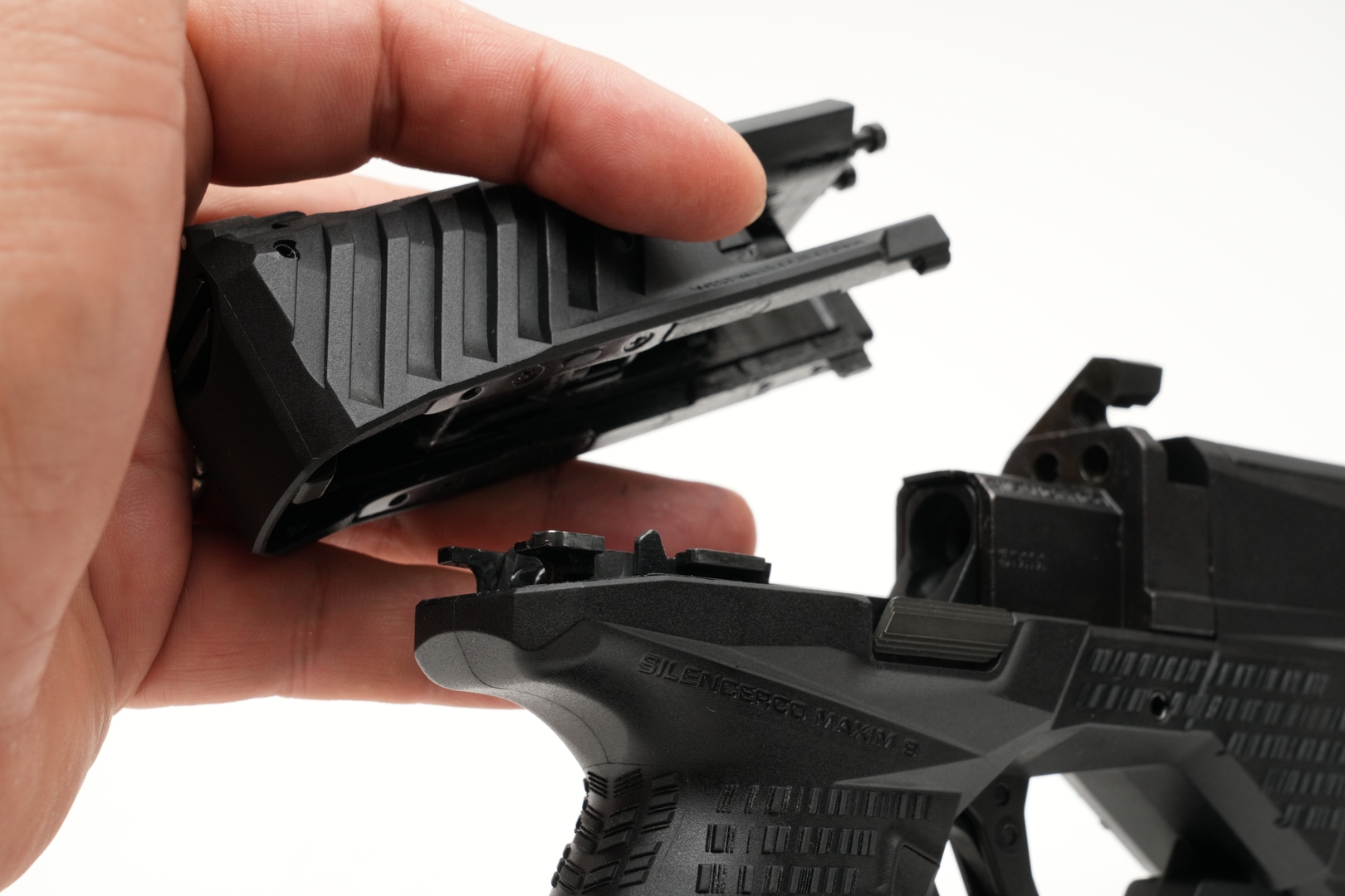 スライドをはずせば注油できるようになる