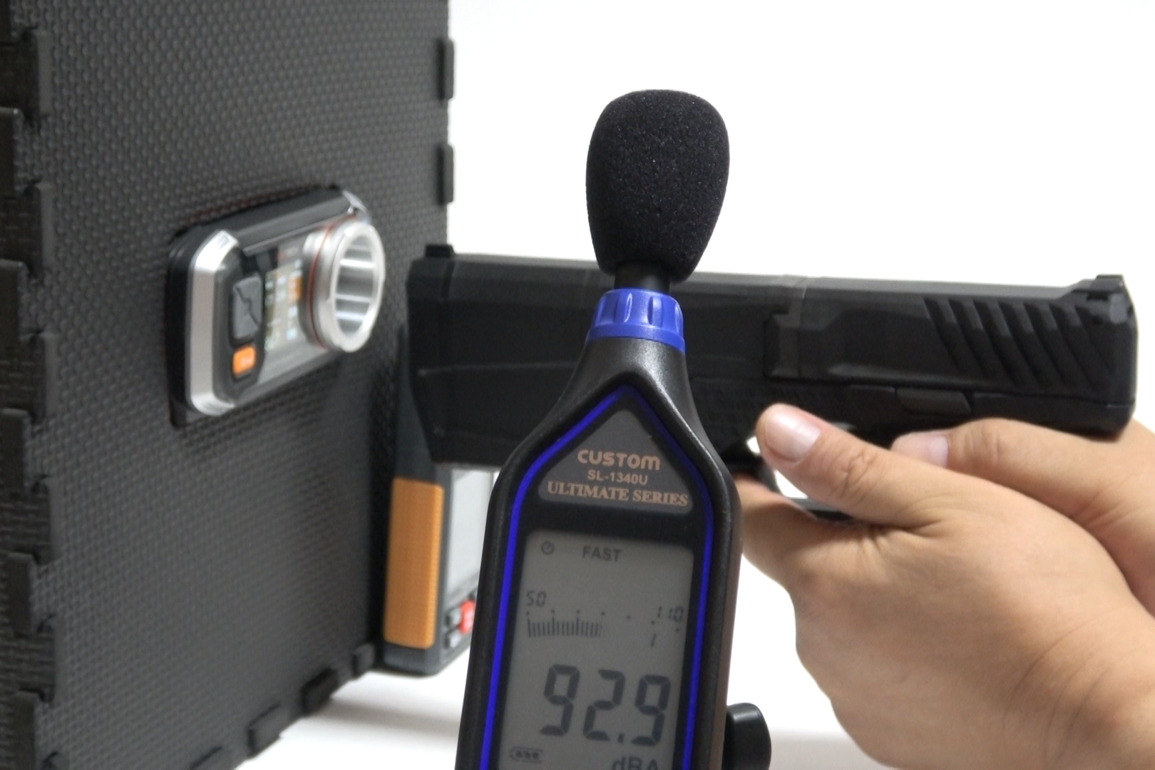 セミオートの発射音は最大92.2dBA