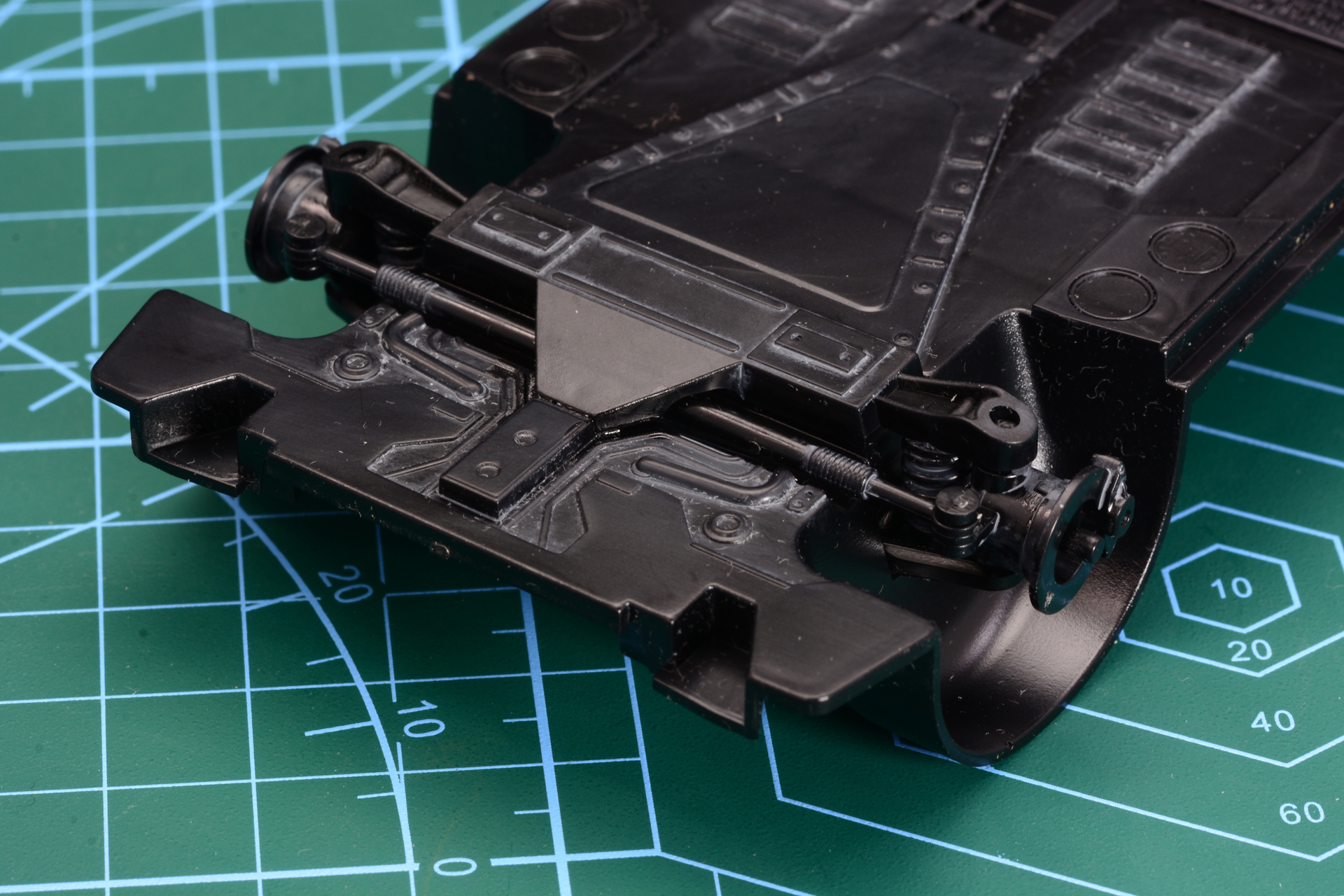 ダンパーやブレーキディスクも再現した前輪