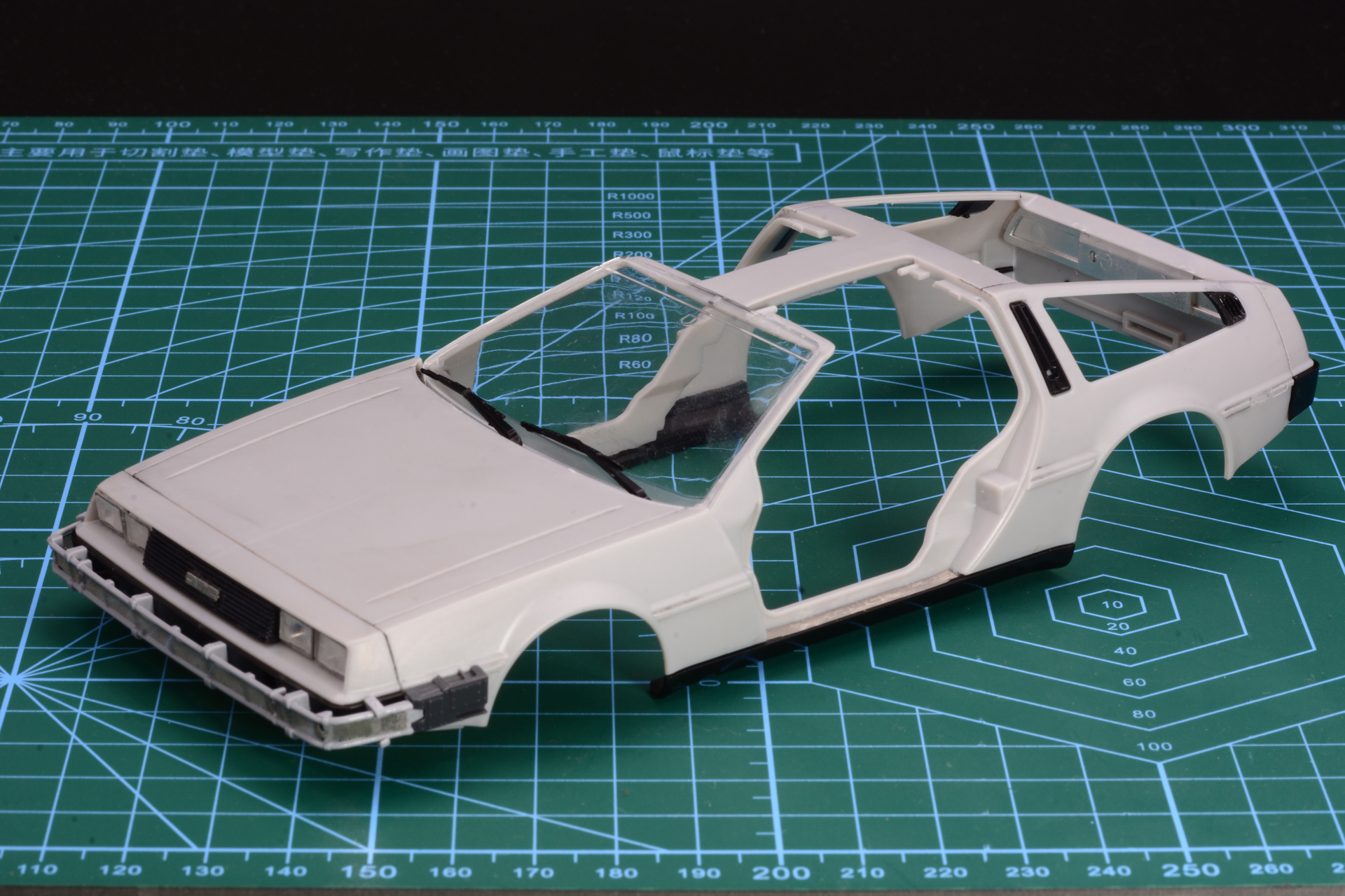 ボディにパーツを組み込んでいく