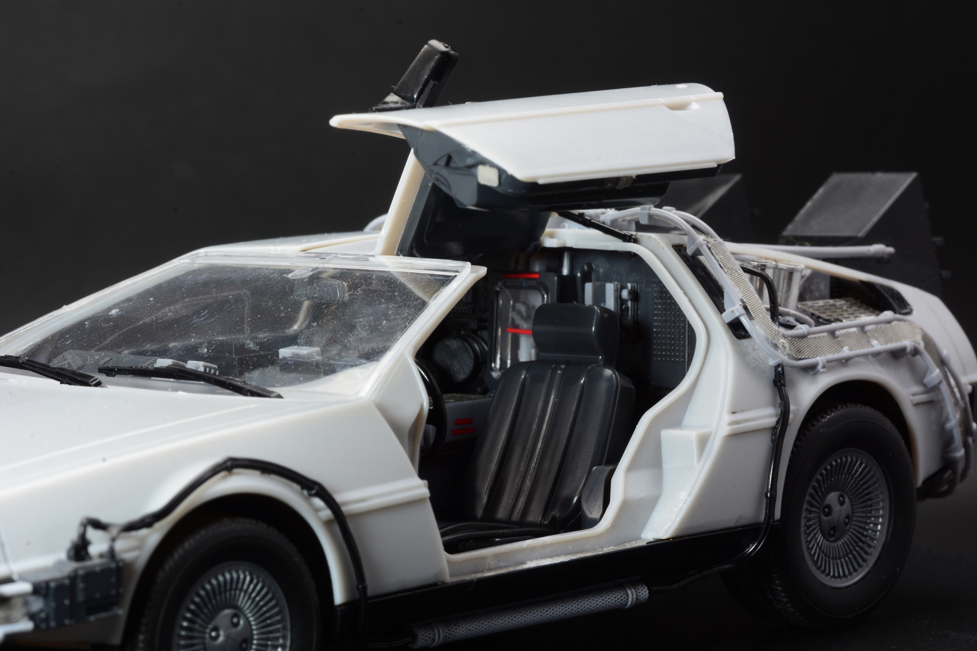 ドアを開けた姿にも出来る。車内がしっかり確認できるのが楽しい