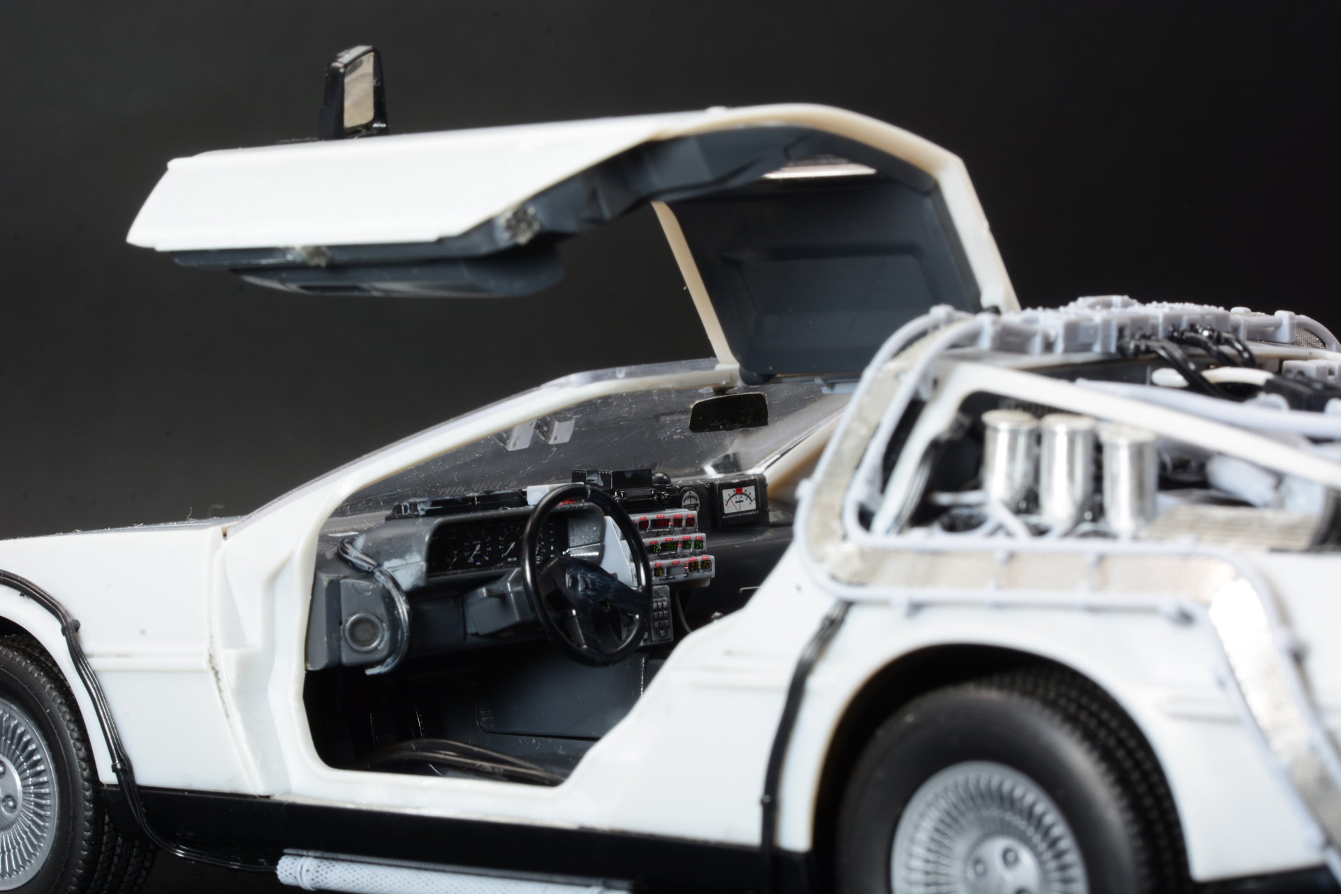 ドアを開けた姿にも出来る。車内がしっかり確認できるのが楽しい