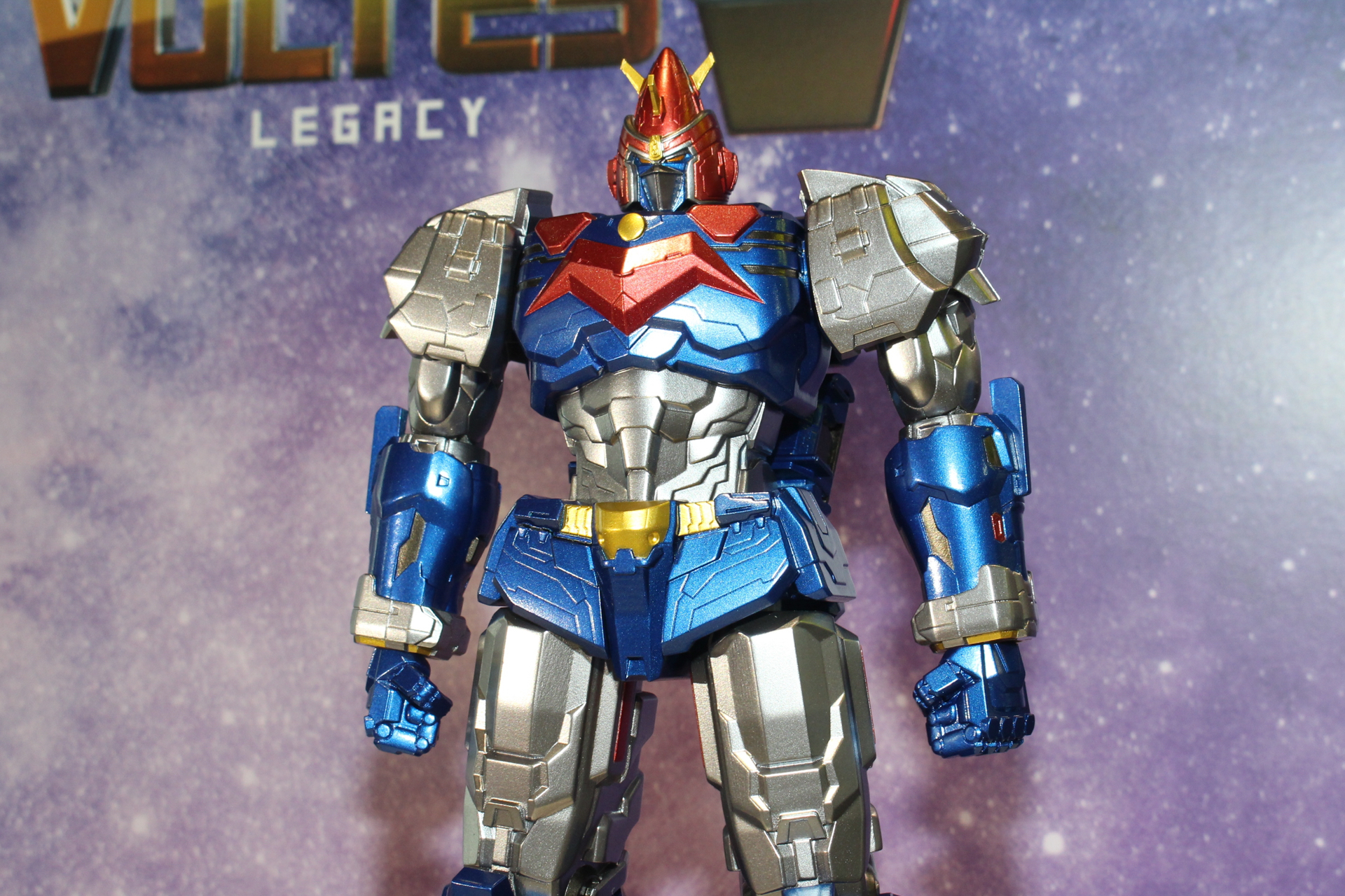 金属感のある劇中の質感を再現している