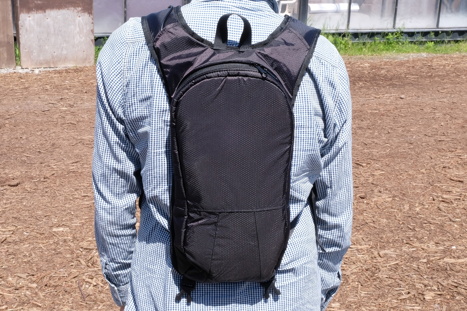 ペットボトルを入れてもコンパクトで邪魔にならない