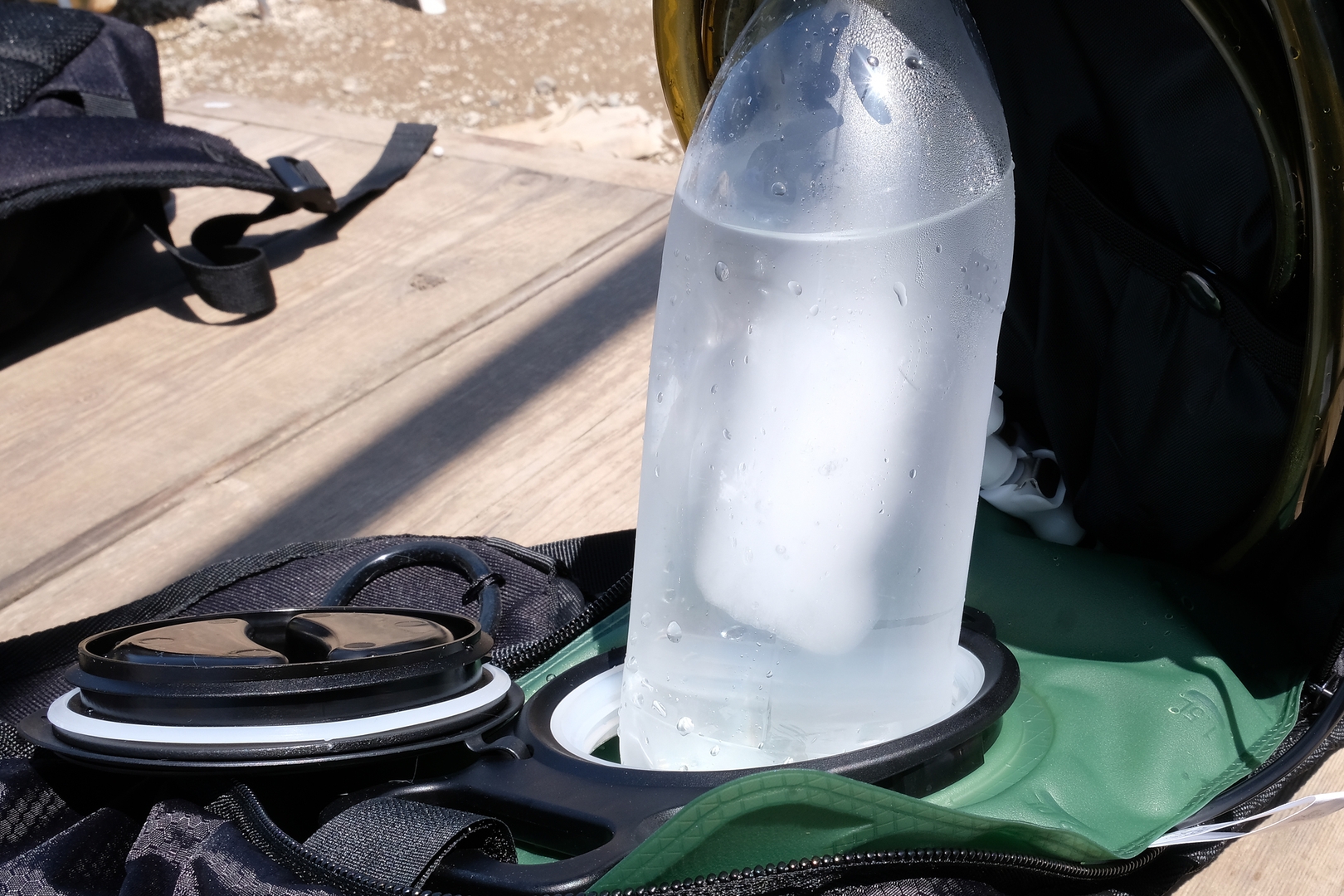 3時間程経ったペットボトル。この日ぐらいであれば2本で1日保ちそうだ