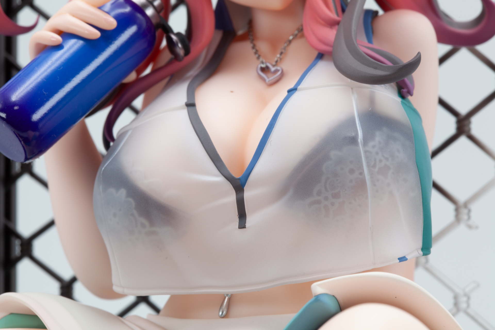 視線をくぎ付けにする大きな胸