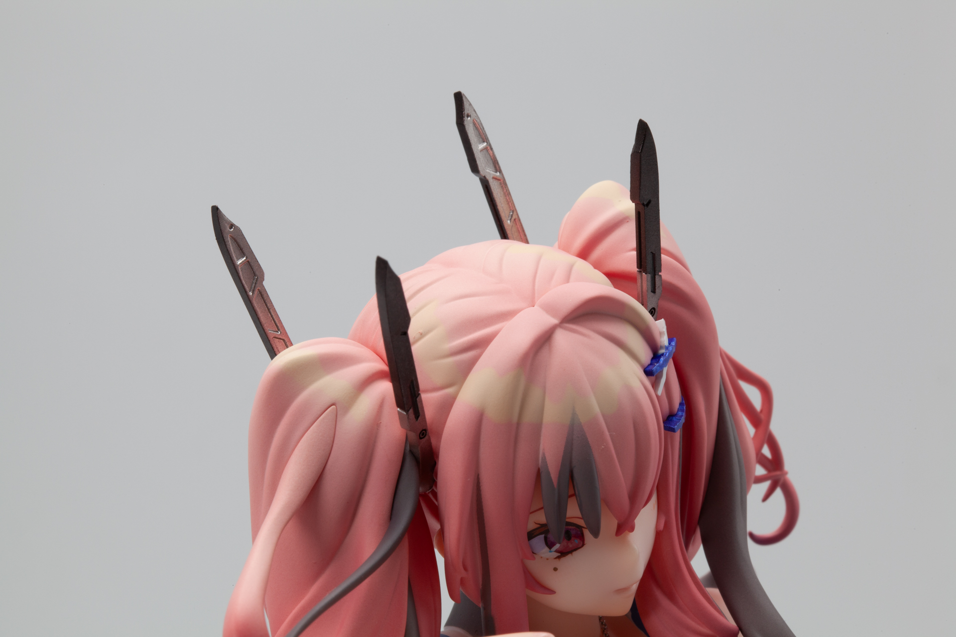 頭部の髪飾りに唯一の戦艦要素を感じさせる