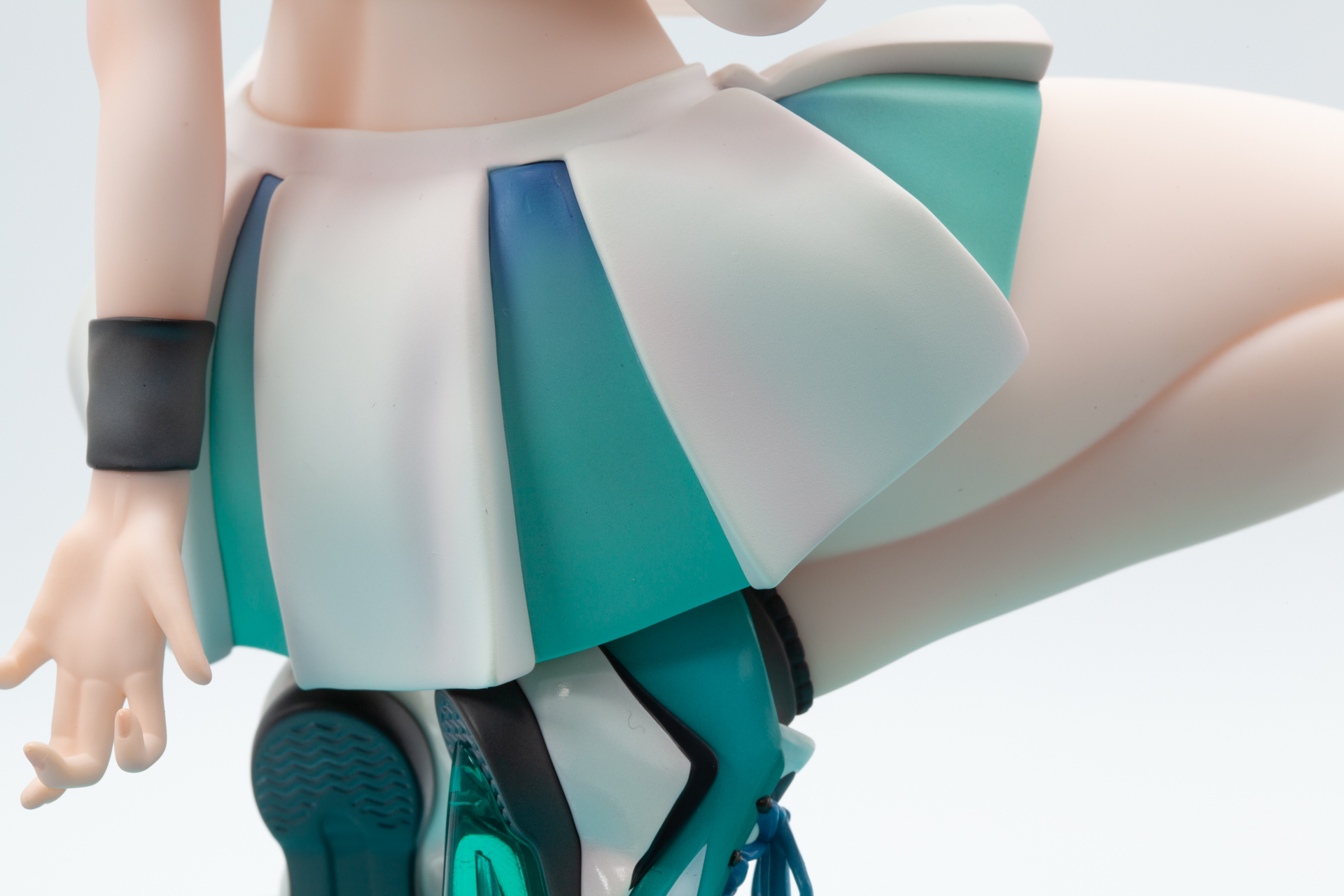 普段はスカートによって隠されたお尻