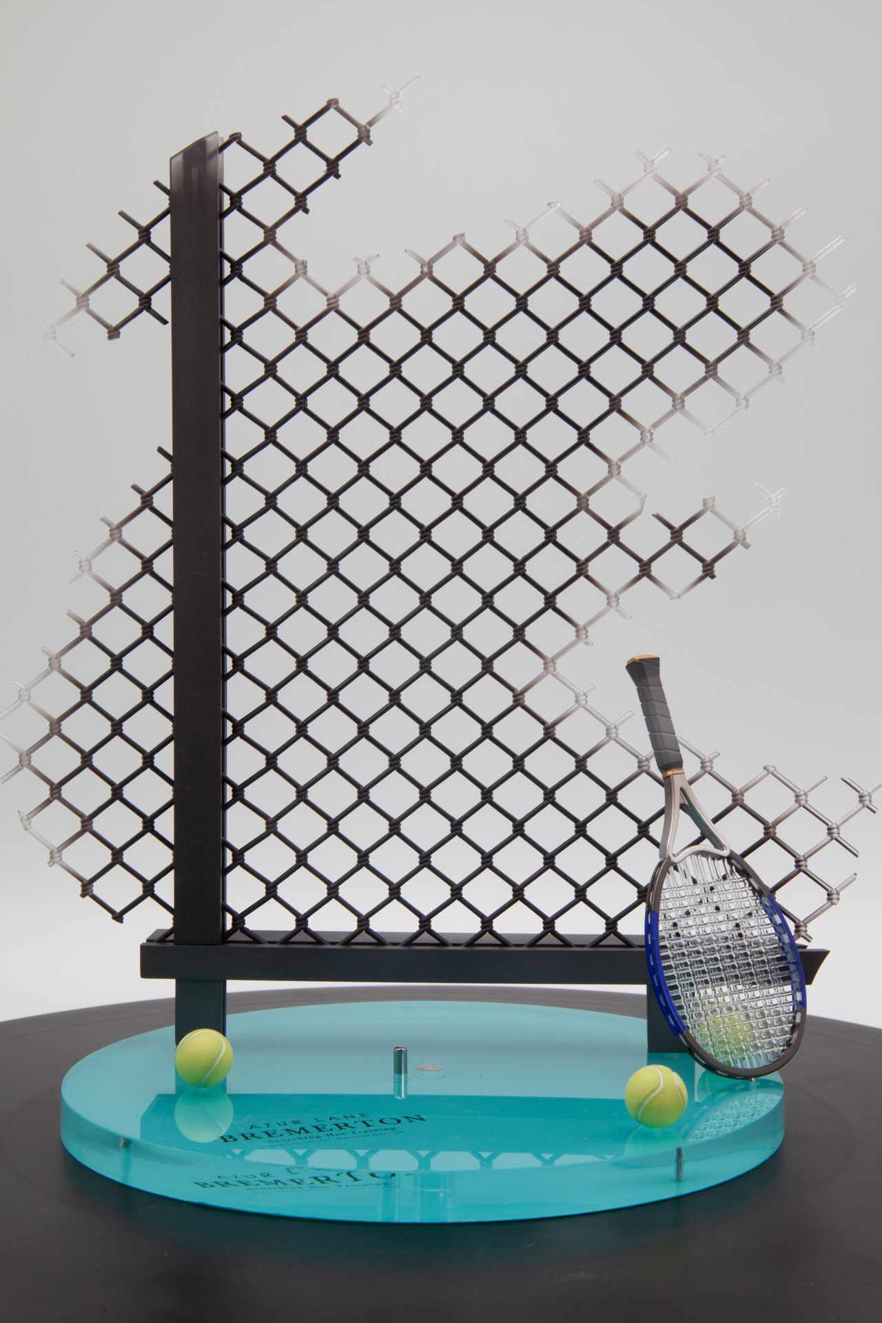 付属品だけでもテニスコートに居る雰囲気を感じさせる