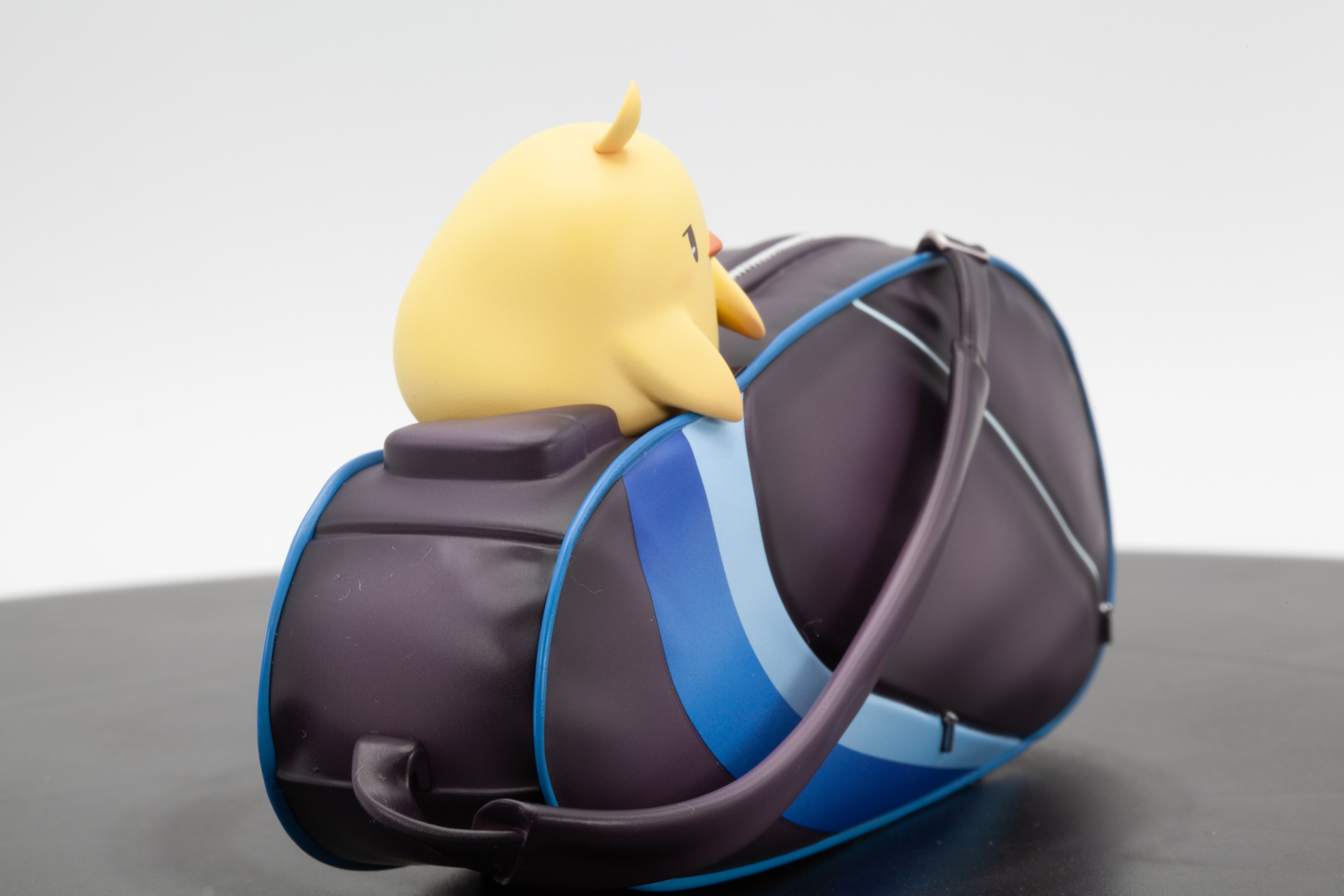 肩にかけるベルトの造形までもしっかり表現