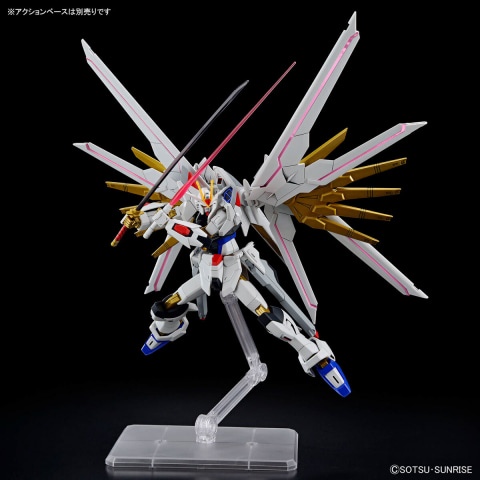 ガンプラ「HG マイティーストライクフリーダムガンダム」がローソン