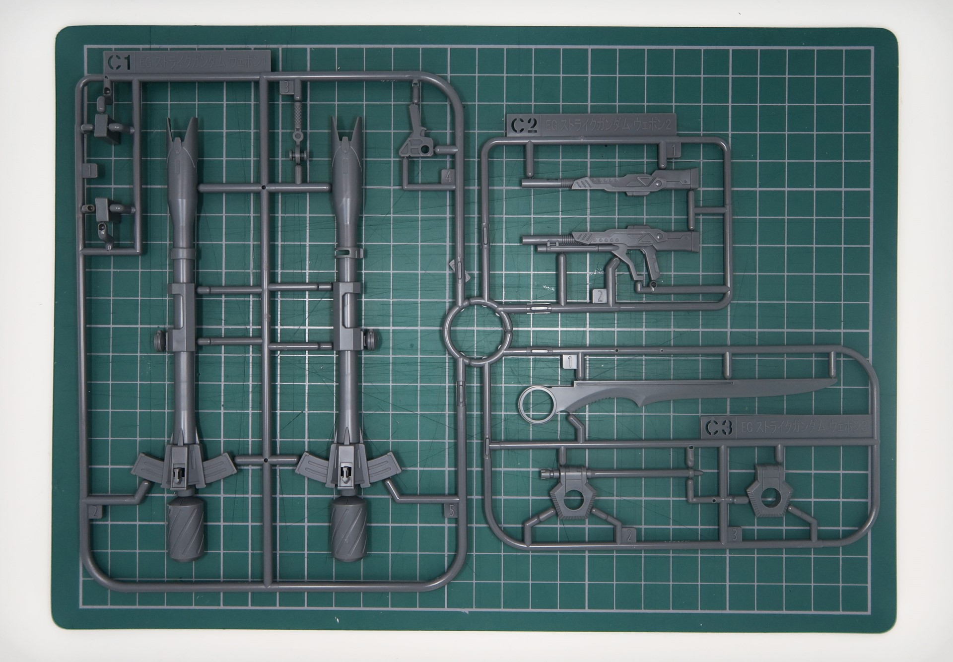 C1がバズーカ、C2がMMI-M1001 90mm対空散弾銃、C3がグランドスラムのパーツ