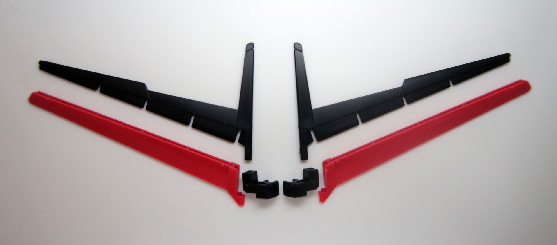 ウィングは3つのパーツを差し込んでいくだけで組み上がる親切設計