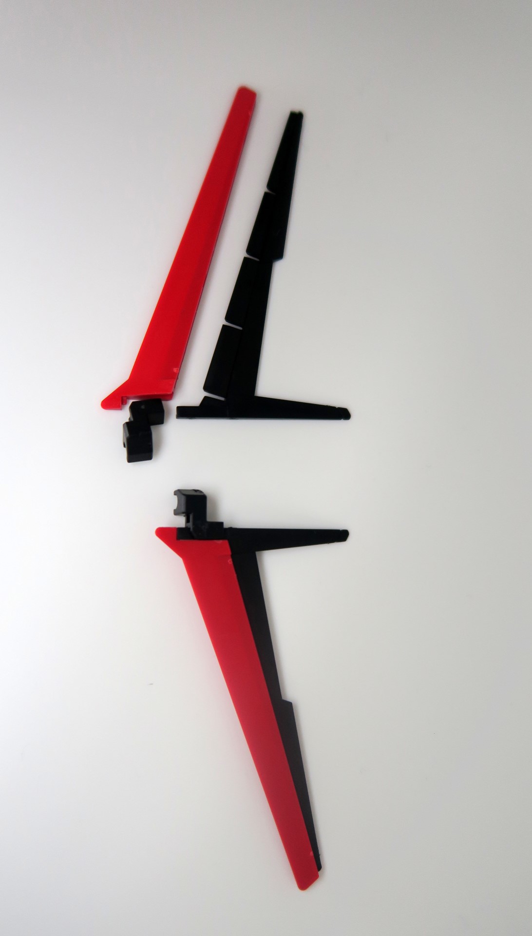 ウィングは3つのパーツを差し込んでいくだけで組み上がる親切設計