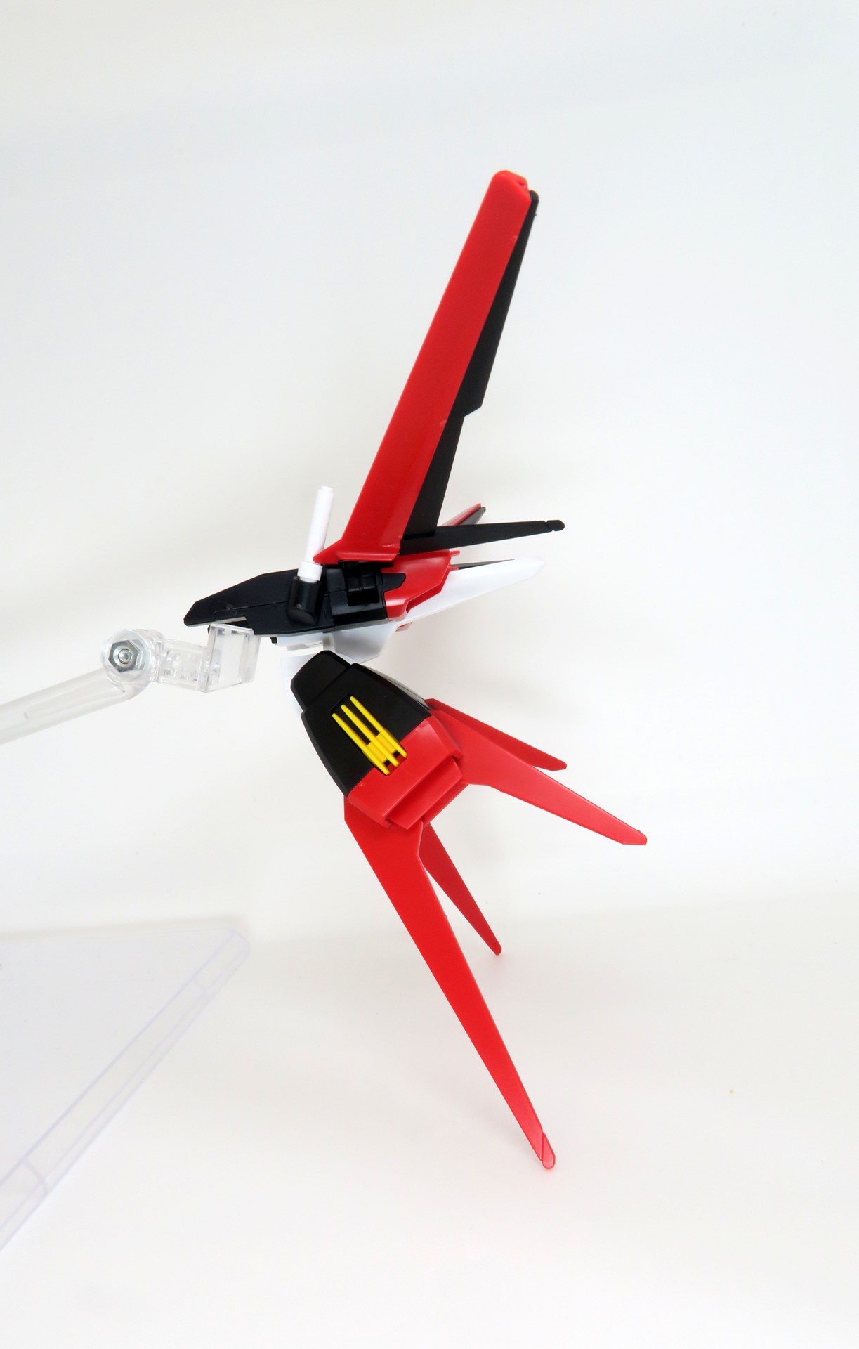 本体部分の白、赤、黒色はもちろん、ブースター横にある黄色の箇所までしっかりと色分けされている